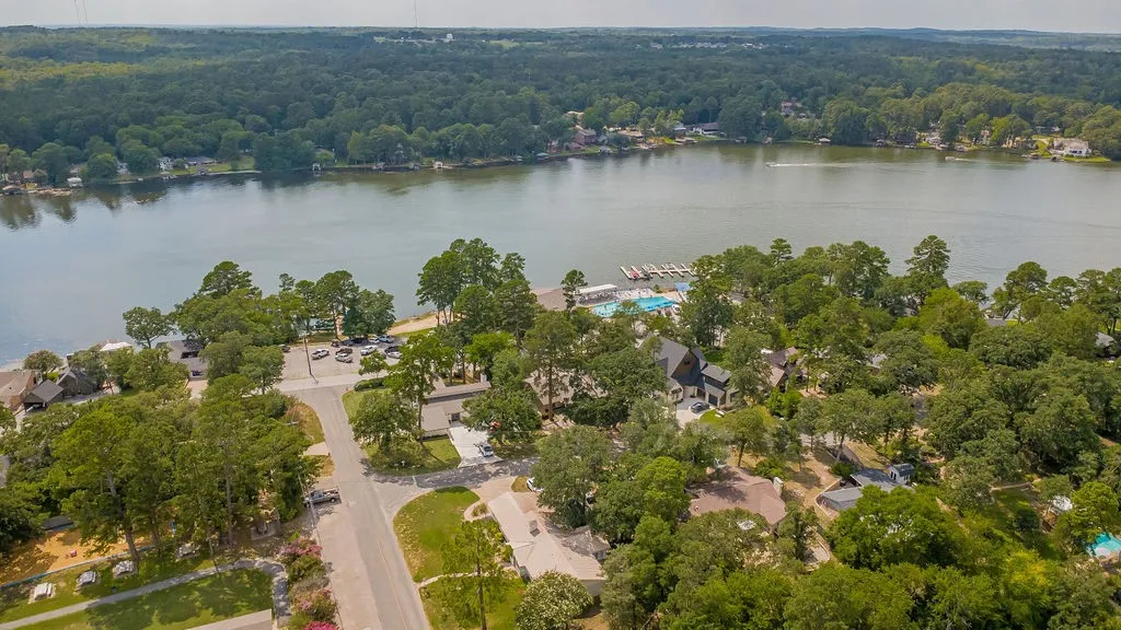 Single Family Residence For Sale in Smith County , 304 Harmony Lane, Hideaway, Texas 75771, 5 Bedroom, 3 Bathroom, 2 Garage spaces, 3,128 Sqft, built in 1984, mls#21326162, Real Estate Agent in Hideaway, Homes For Sale in Smith county, Homes For Sale in Hideaway, Realtor in Hideaway Texas, Real Estate Brokerage Independent Realty Texas, Luminita Cordes Realtor