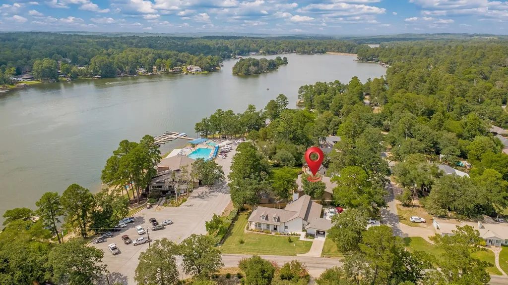 Single Family Residence For Sale in Smith County , 304 Harmony Lane, Hideaway, Texas 75771, 5 Bedroom, 3 Bathroom, 2 Garage spaces, 3,128 Sqft, built in 1984, mls#21326162, Real Estate Agent in Hideaway, Homes For Sale in Smith county, Homes For Sale in Hideaway, Realtor in Hideaway Texas, Real Estate Brokerage Independent Realty Texas, Luminita Cordes Realtor