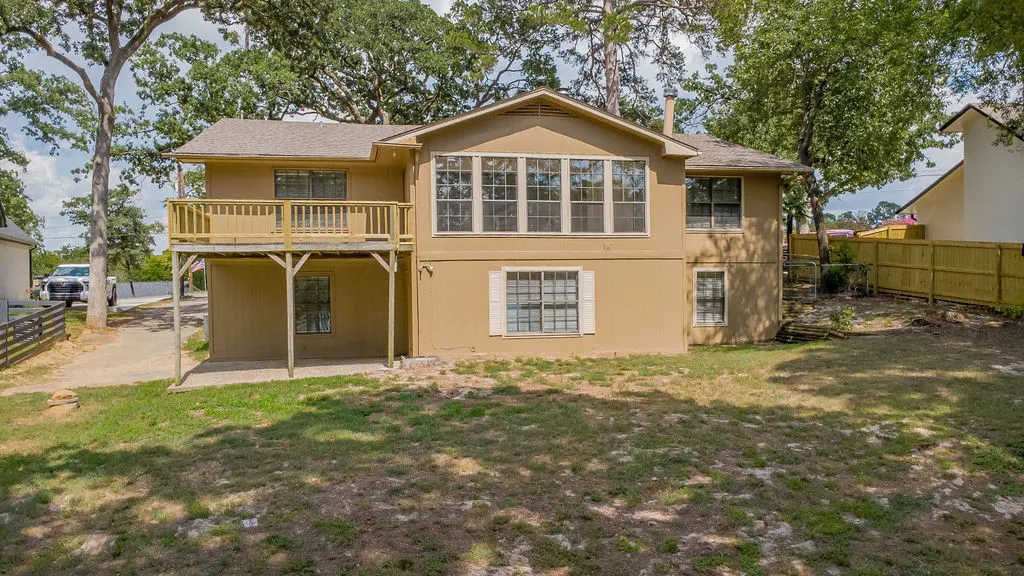 Single Family Residence For Sale in Smith County , 304 Harmony Lane, Hideaway, Texas 75771, 5 Bedroom, 3 Bathroom, 2 Garage spaces, 3,128 Sqft, built in 1984, mls#21326162, Real Estate Agent in Hideaway, Homes For Sale in Smith county, Homes For Sale in Hideaway, Realtor in Hideaway Texas, Real Estate Brokerage Independent Realty Texas, Luminita Cordes Realtor