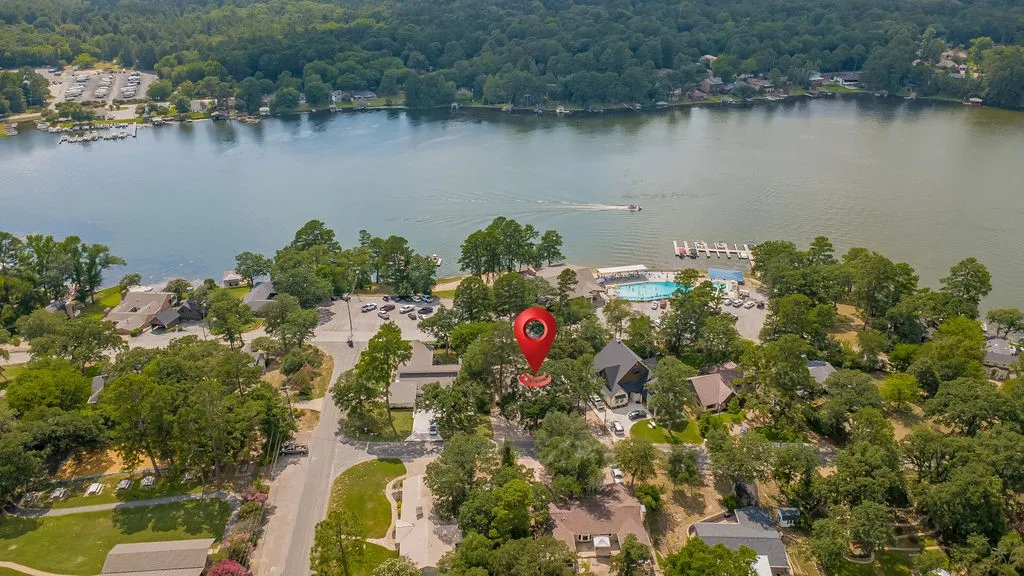 Single Family Residence For Sale in Smith County , 304 Harmony Lane, Hideaway, Texas 75771, 5 Bedroom, 3 Bathroom, 2 Garage spaces, 3,128 Sqft, built in 1984, mls#21326162, Real Estate Agent in Hideaway, Homes For Sale in Smith county, Homes For Sale in Hideaway, Realtor in Hideaway Texas, Real Estate Brokerage Independent Realty Texas, Luminita Cordes Realtor