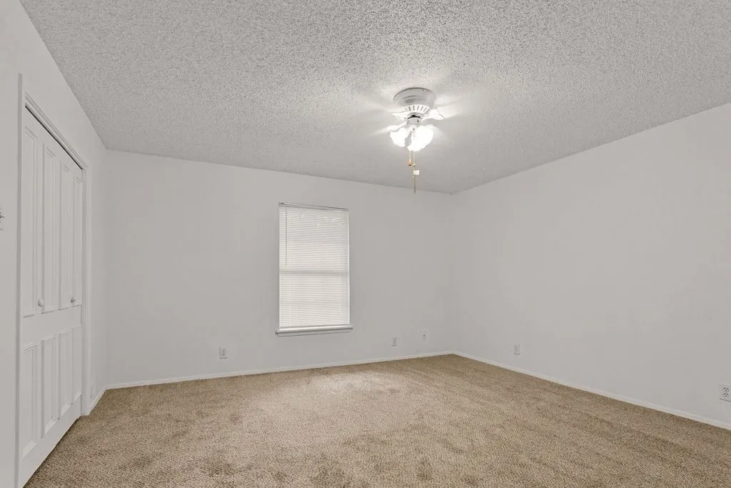 Single Family Residence For Sale in Smith County , 304 Harmony Lane, Hideaway, Texas 75771, 5 Bedroom, 3 Bathroom, 2 Garage spaces, 3,128 Sqft, built in 1984, mls#21326162, Real Estate Agent in Hideaway, Homes For Sale in Smith county, Homes For Sale in Hideaway, Realtor in Hideaway Texas, Real Estate Brokerage Independent Realty Texas, Luminita Cordes Realtor