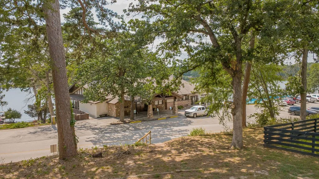 Single Family Residence For Sale in Smith County , 304 Harmony Lane, Hideaway, Texas 75771, 5 Bedroom, 3 Bathroom, 2 Garage spaces, 3,128 Sqft, built in 1984, mls#21326162, Real Estate Agent in Hideaway, Homes For Sale in Smith county, Homes For Sale in Hideaway, Realtor in Hideaway Texas, Real Estate Brokerage Independent Realty Texas, Luminita Cordes Realtor