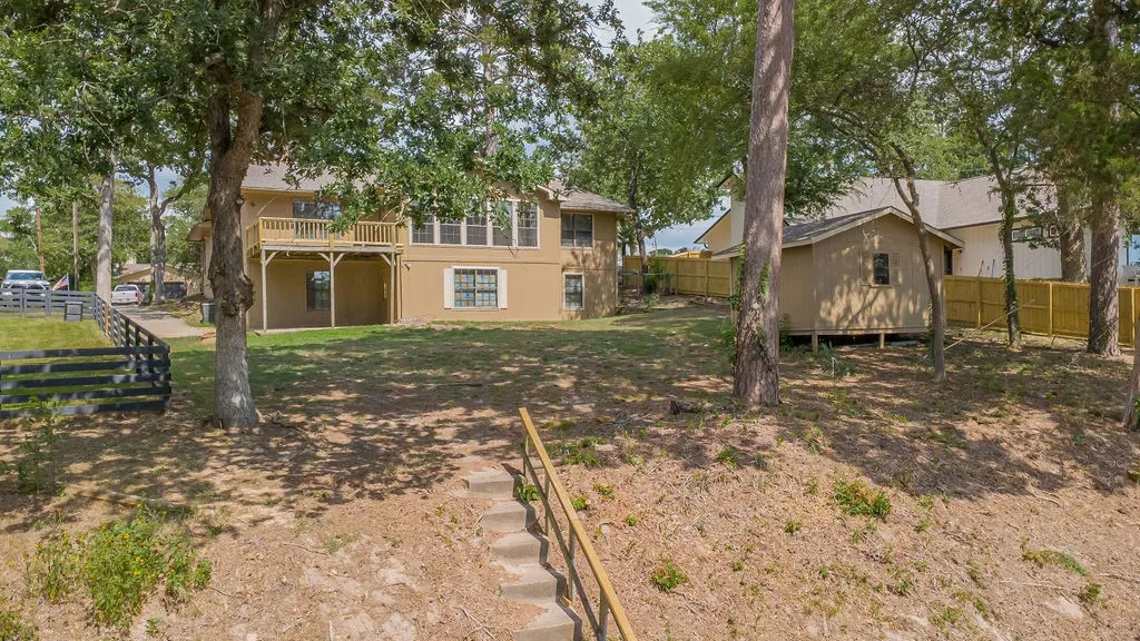 Single Family Residence For Sale in Smith County , 304 Harmony Lane, Hideaway, Texas 75771, 5 Bedroom, 3 Bathroom, 2 Garage spaces, 3,128 Sqft, built in 1984, mls#21326162, Real Estate Agent in Hideaway, Homes For Sale in Smith county, Homes For Sale in Hideaway, Realtor in Hideaway Texas, Real Estate Brokerage Independent Realty Texas, Luminita Cordes Realtor