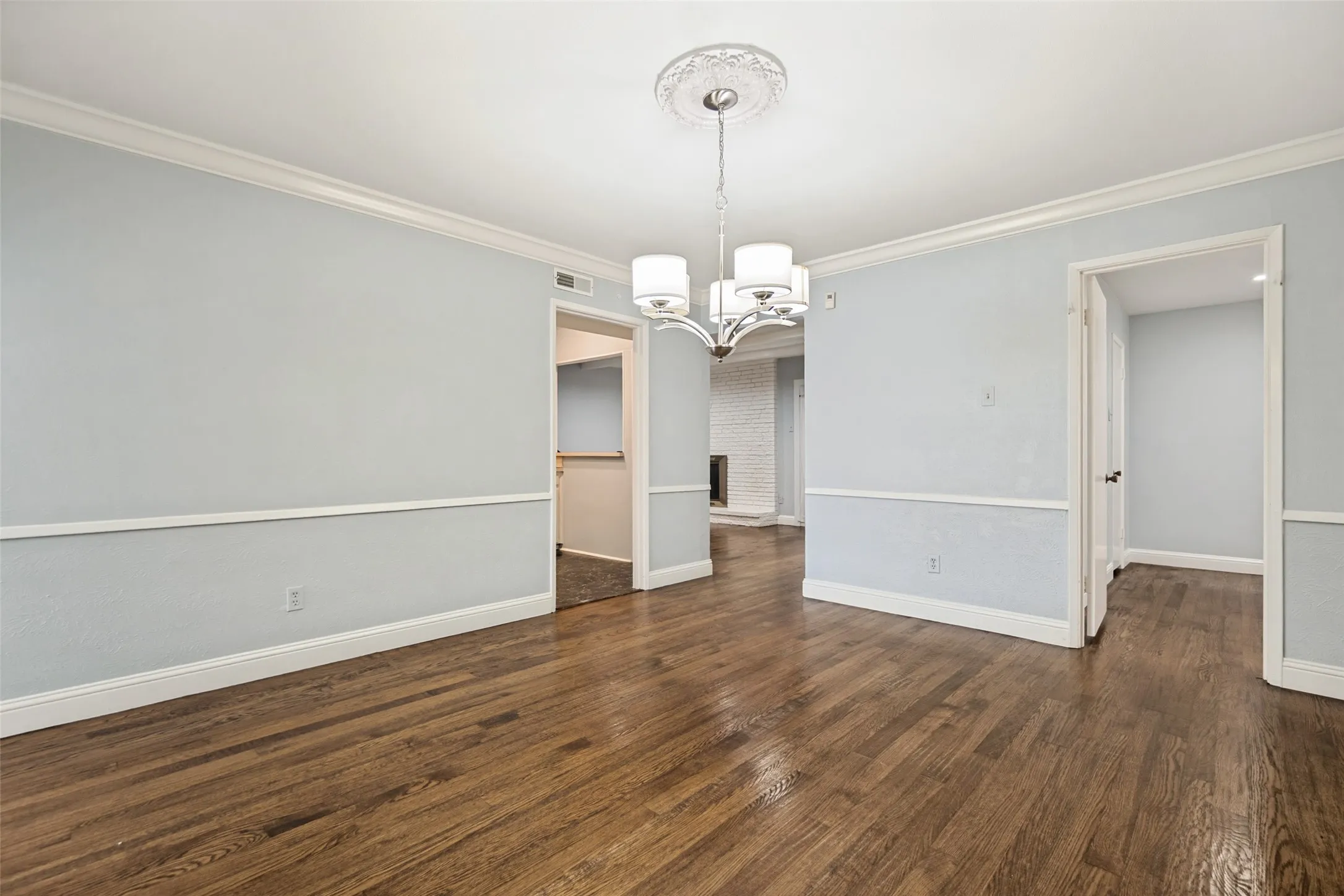 Condominium For Sale in Dallas County , 4819 Skillman Street 108, Dallas, Texas 75206, 2 Bedroom, 2 Bathroom, Garage spaces, 1,555 Sqft, built in 1963, mls#21324551, Real Estate Agent in Dallas, Homes For Sale in Dallas county, Homes For Sale in Dallas, Realtor in Dallas Texas, Real Estate Brokerage Independent Realty Texas, Luminita Cordes Realtor