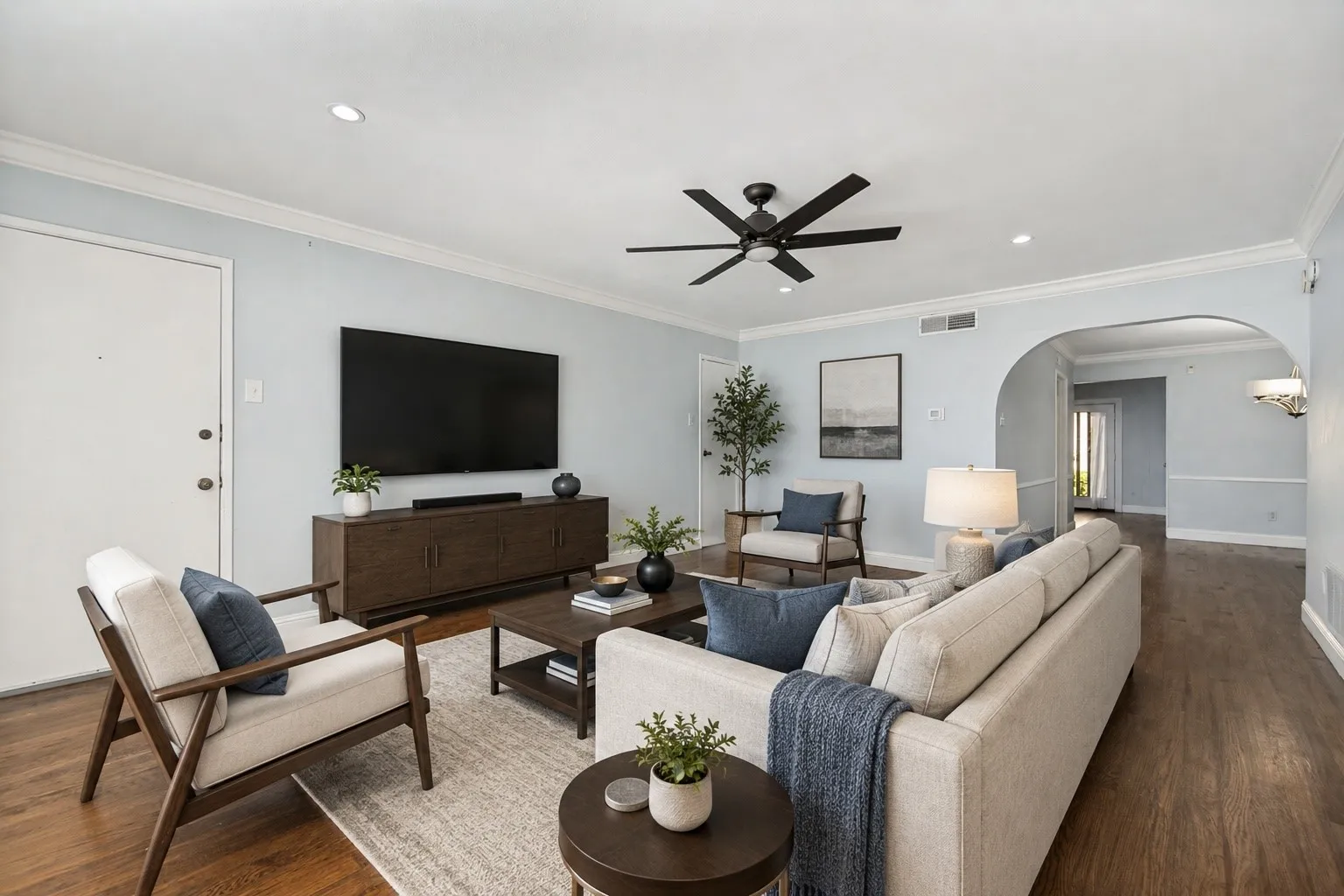 Condominium For Sale in Dallas County , 4819 Skillman Street 108, Dallas, Texas 75206, 2 Bedroom, 2 Bathroom, Garage spaces, 1,555 Sqft, built in 1963, mls#21324551, Real Estate Agent in Dallas, Homes For Sale in Dallas county, Homes For Sale in Dallas, Realtor in Dallas Texas, Real Estate Brokerage Independent Realty Texas, Luminita Cordes Realtor