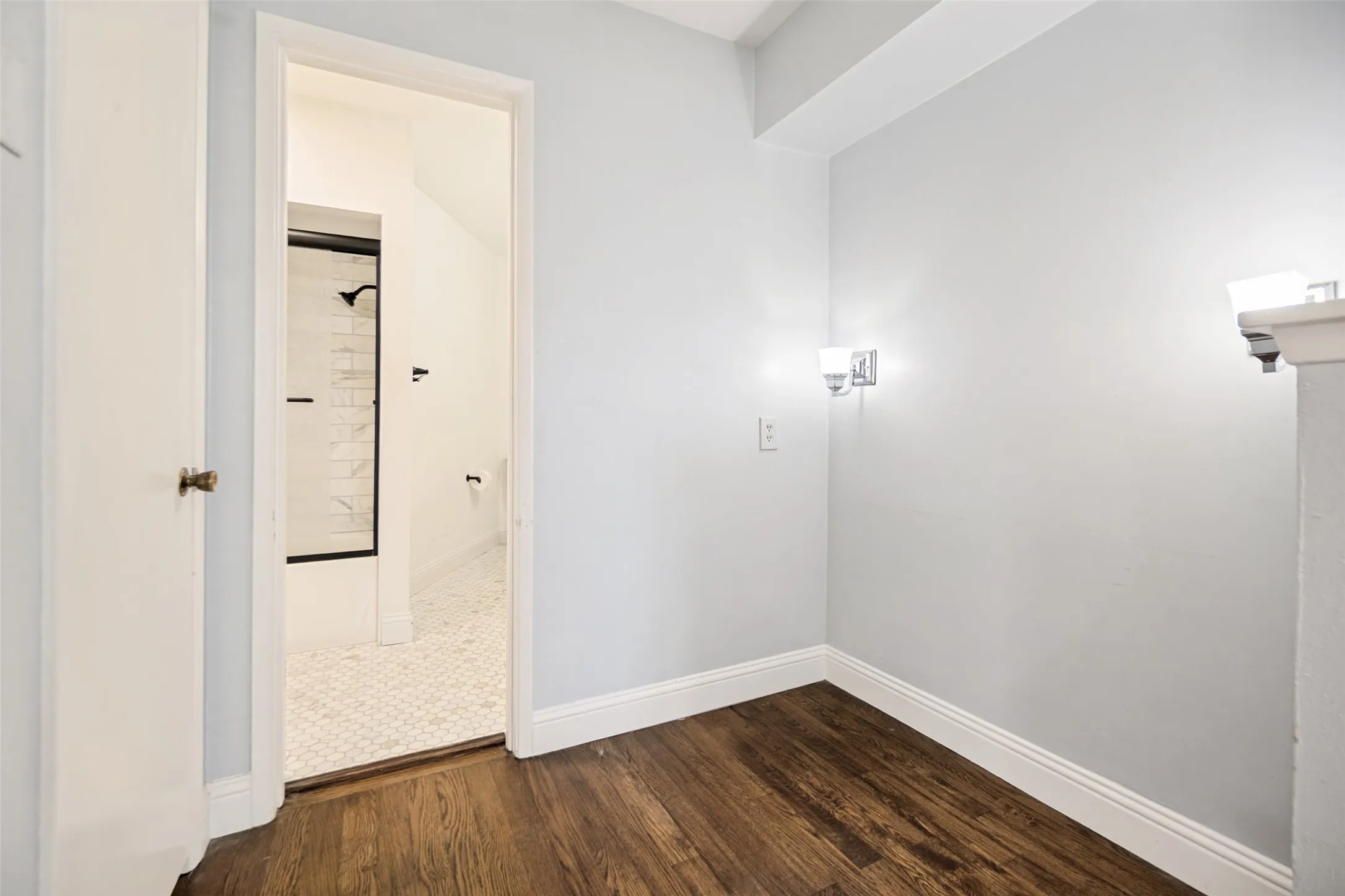 Condominium For Sale in Dallas County , 4819 Skillman Street 108, Dallas, Texas 75206, 2 Bedroom, 2 Bathroom, Garage spaces, 1,555 Sqft, built in 1963, mls#21324551, Real Estate Agent in Dallas, Homes For Sale in Dallas county, Homes For Sale in Dallas, Realtor in Dallas Texas, Real Estate Brokerage Independent Realty Texas, Luminita Cordes Realtor