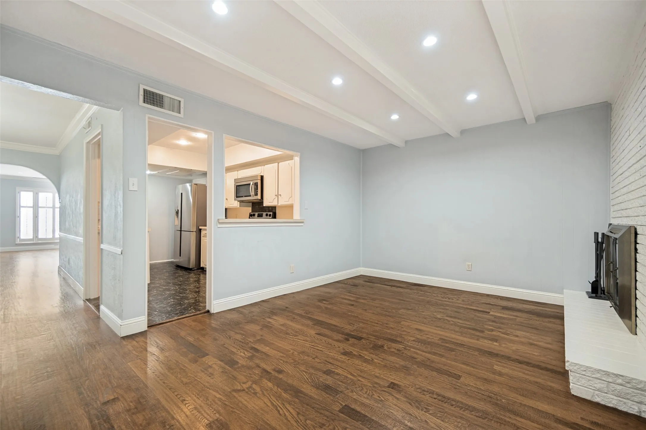 Condominium For Sale in Dallas County , 4819 Skillman Street 108, Dallas, Texas 75206, 2 Bedroom, 2 Bathroom, Garage spaces, 1,555 Sqft, built in 1963, mls#21324551, Real Estate Agent in Dallas, Homes For Sale in Dallas county, Homes For Sale in Dallas, Realtor in Dallas Texas, Real Estate Brokerage Independent Realty Texas, Luminita Cordes Realtor