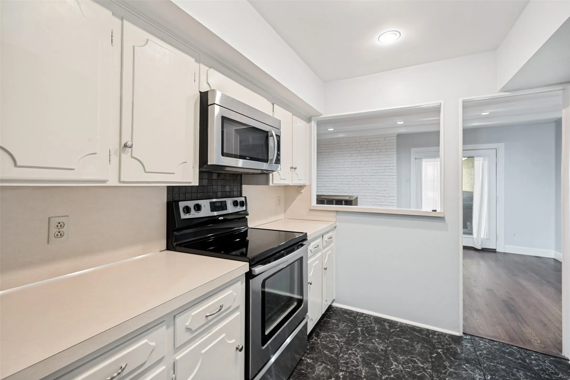 Condominium For Sale in Dallas County , 4819 Skillman Street 108, Dallas, Texas 75206, 2 Bedroom, 2 Bathroom, Garage spaces, 1,555 Sqft, built in 1963, mls#21324551, Real Estate Agent in Dallas, Homes For Sale in Dallas county, Homes For Sale in Dallas, Realtor in Dallas Texas, Real Estate Brokerage Independent Realty Texas, Luminita Cordes Realtor