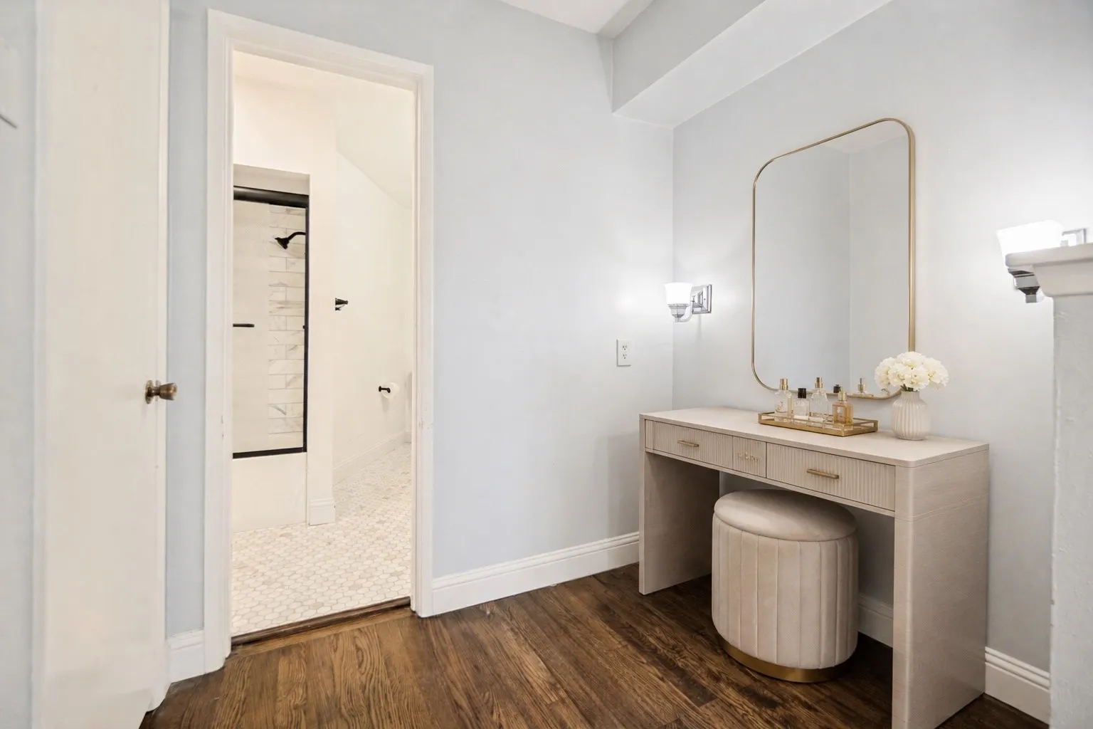 Condominium For Sale in Dallas County , 4819 Skillman Street 108, Dallas, Texas 75206, 2 Bedroom, 2 Bathroom, Garage spaces, 1,555 Sqft, built in 1963, mls#21324551, Real Estate Agent in Dallas, Homes For Sale in Dallas county, Homes For Sale in Dallas, Realtor in Dallas Texas, Real Estate Brokerage Independent Realty Texas, Luminita Cordes Realtor