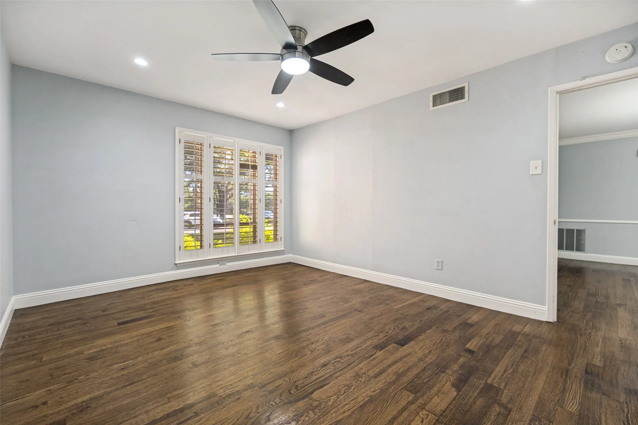 Condominium For Sale in Dallas County , 4819 Skillman Street 108, Dallas, Texas 75206, 2 Bedroom, 2 Bathroom, Garage spaces, 1,555 Sqft, built in 1963, mls#21324551, Real Estate Agent in Dallas, Homes For Sale in Dallas county, Homes For Sale in Dallas, Realtor in Dallas Texas, Real Estate Brokerage Independent Realty Texas, Luminita Cordes Realtor