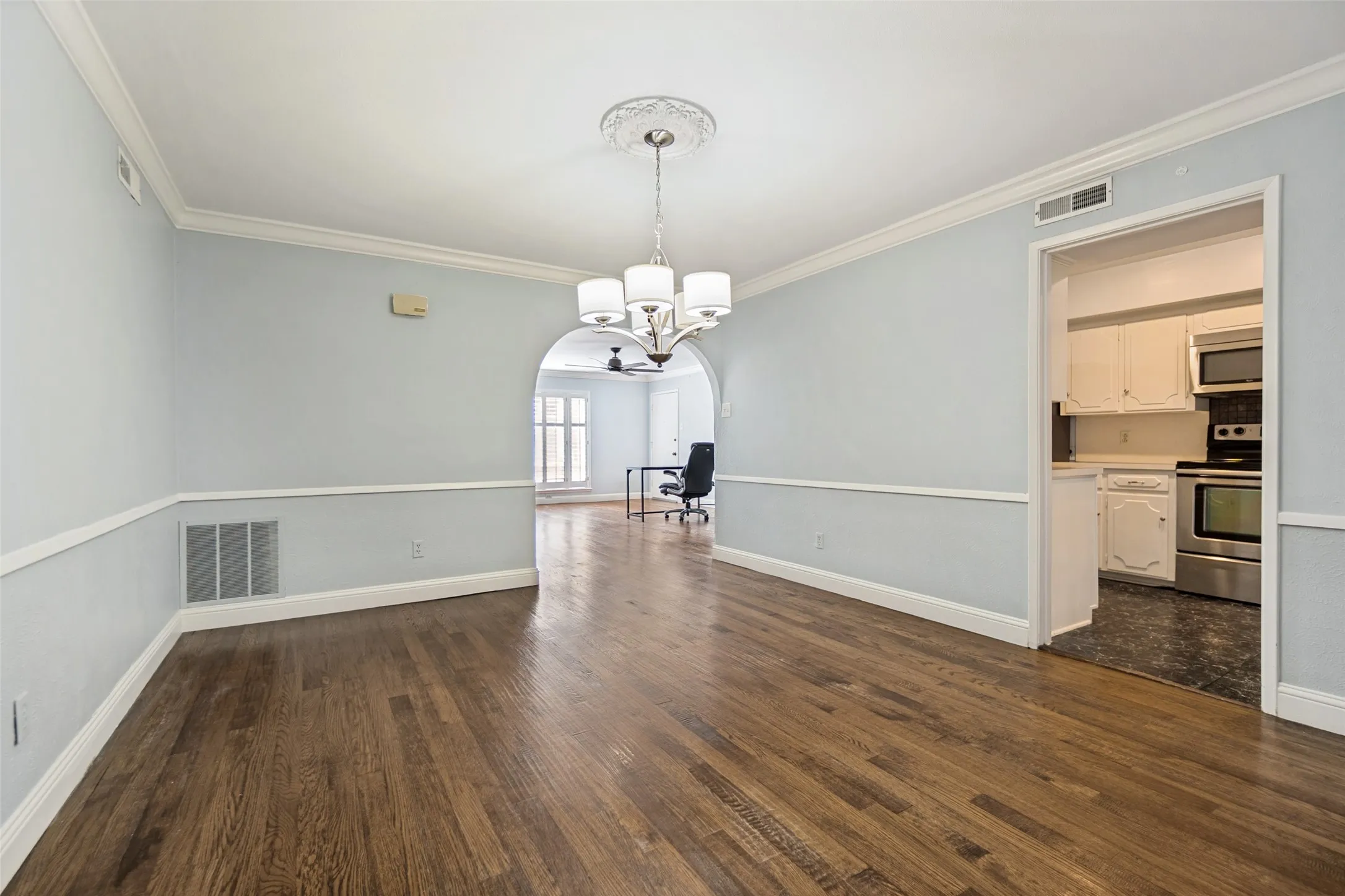 Condominium For Sale in Dallas County , 4819 Skillman Street 108, Dallas, Texas 75206, 2 Bedroom, 2 Bathroom, Garage spaces, 1,555 Sqft, built in 1963, mls#21324551, Real Estate Agent in Dallas, Homes For Sale in Dallas county, Homes For Sale in Dallas, Realtor in Dallas Texas, Real Estate Brokerage Independent Realty Texas, Luminita Cordes Realtor