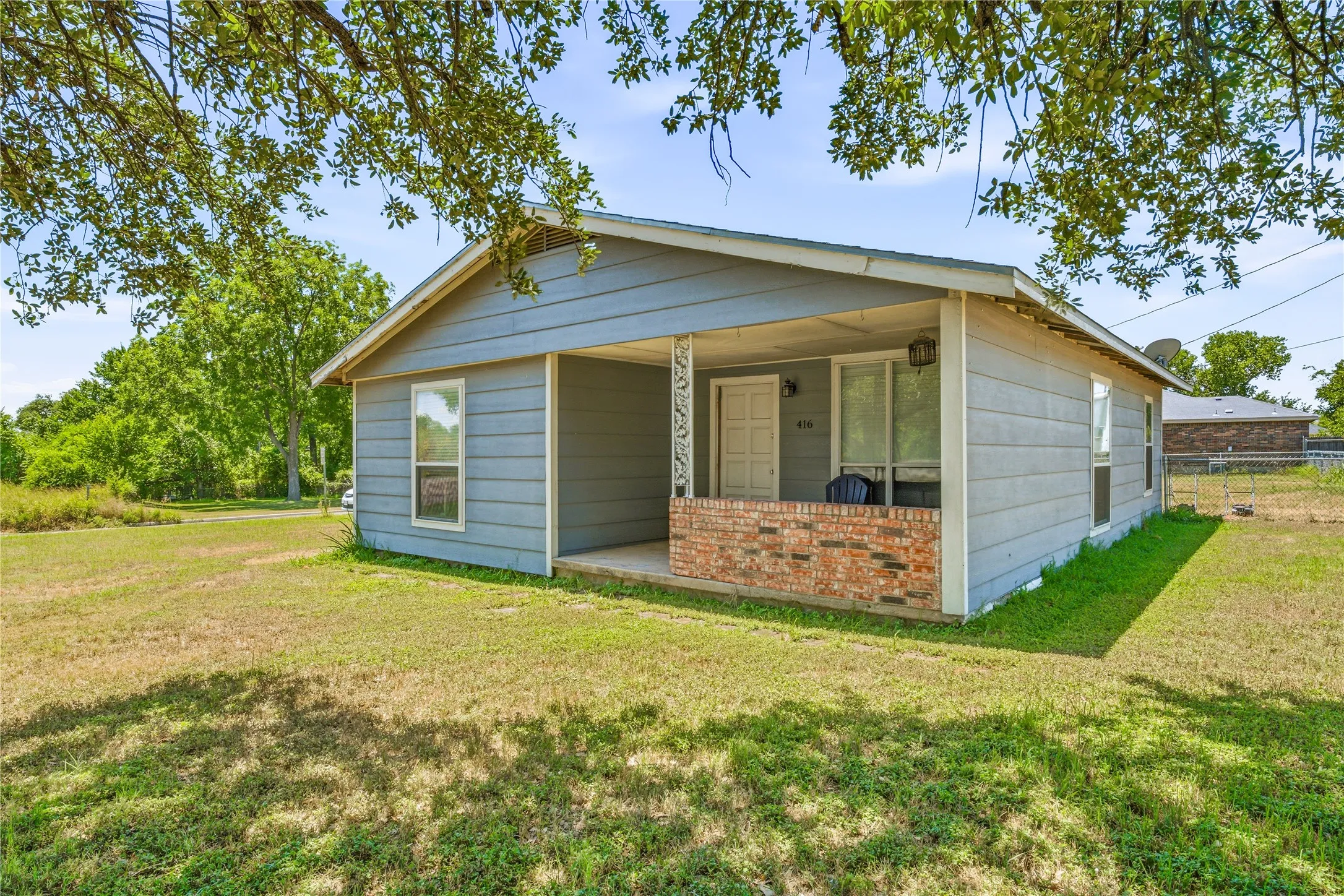 Single Family Residence For Sale in Erath County , 416 East Road, Stephenville, Texas 76401, 3 Bedroom, 1 Bathroom, Garage spaces, 1,502 Sqft, built in 1945, mls#21325145, Real Estate Agent in Stephenville, Homes For Sale in Erath county, Homes For Sale in Stephenville, Realtor in Stephenville Texas, Real Estate Brokerage Independent Realty Texas, Luminita Cordes Realtor