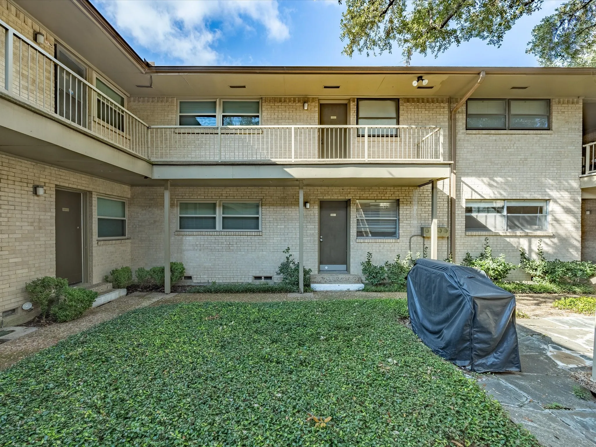 Condominium For Sale in Dallas County , 11102 Valleydale Drive A, Dallas, Texas 75230, 1 Bedroom, 1 Bathroom, Garage spaces, 786 Sqft, built in 1961, mls#21326179, Real Estate Agent in Dallas, Homes For Sale in Dallas county, Homes For Sale in Dallas, Realtor in Dallas Texas, Real Estate Brokerage Independent Realty Texas, Luminita Cordes Realtor