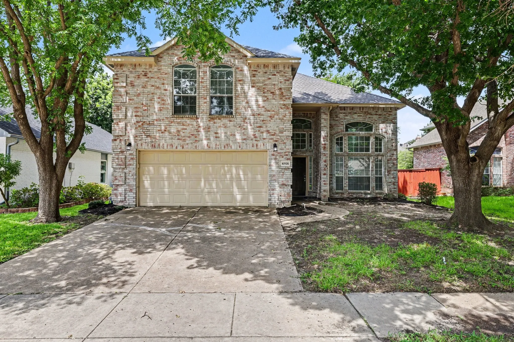 Single Family Residence For Sale in Collin County , 6705 Ashglen Place, Plano, Texas 75023, 4 Bedroom, 4 Bathroom, 2 Garage spaces, 2,314 Sqft, built in 1991, mls#21324831, Real Estate Agent in Plano, Homes For Sale in Collin county, Homes For Sale in Plano, Realtor in Plano Texas, Real Estate Brokerage Independent Realty Texas, Luminita Cordes Realtor