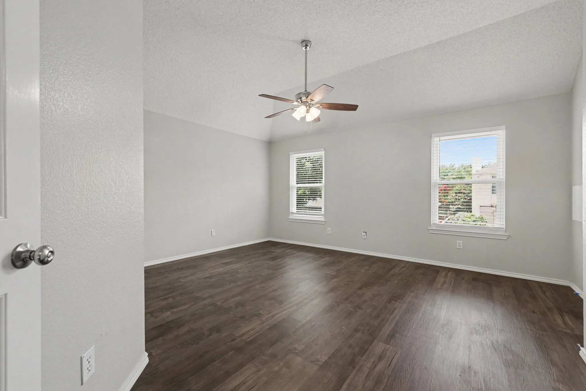Single Family Residence For Sale in Collin County , 6705 Ashglen Place, Plano, Texas 75023, 4 Bedroom, 4 Bathroom, 2 Garage spaces, 2,314 Sqft, built in 1991, mls#21324831, Real Estate Agent in Plano, Homes For Sale in Collin county, Homes For Sale in Plano, Realtor in Plano Texas, Real Estate Brokerage Independent Realty Texas, Luminita Cordes Realtor