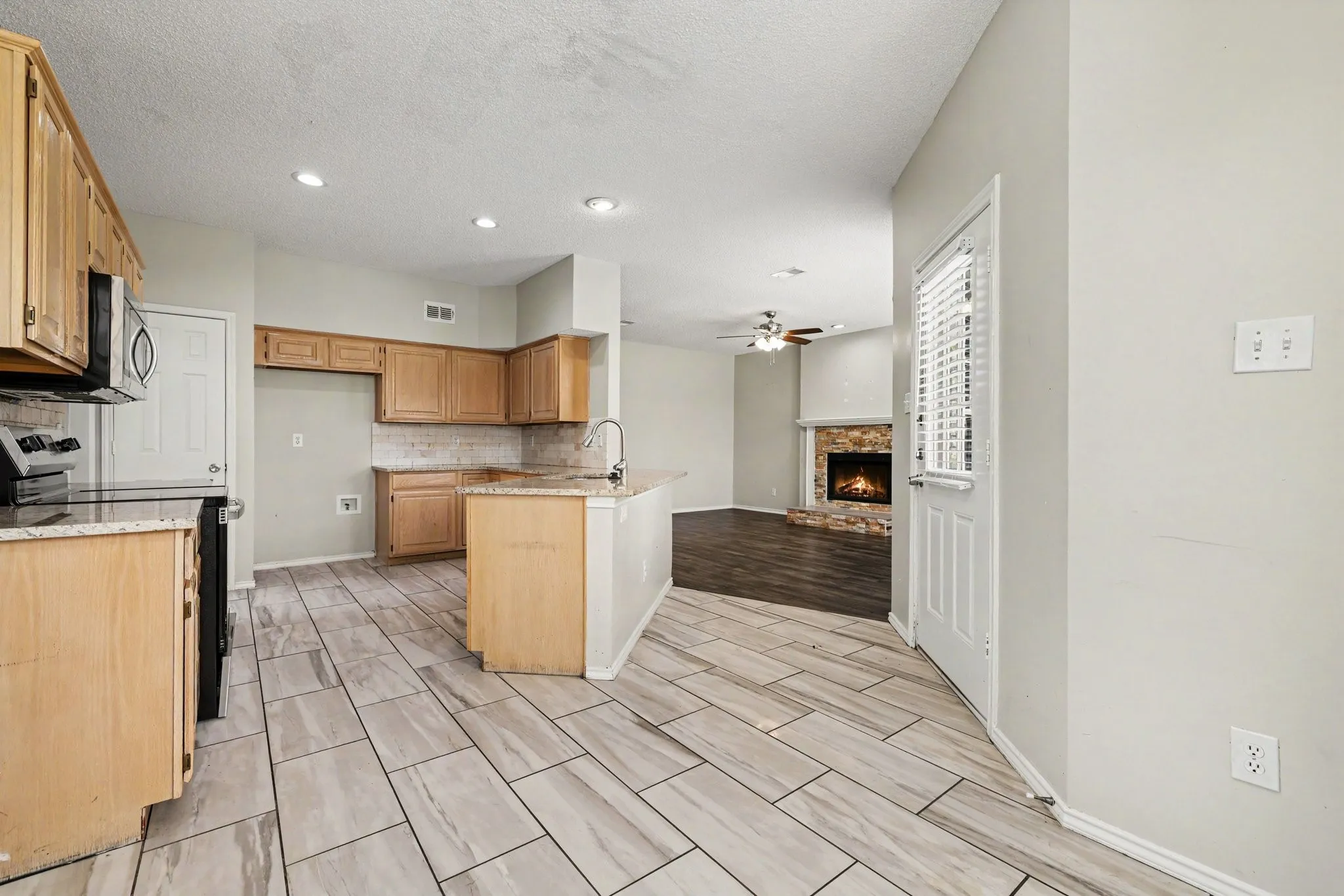Single Family Residence For Sale in Collin County , 6705 Ashglen Place, Plano, Texas 75023, 4 Bedroom, 4 Bathroom, 2 Garage spaces, 2,314 Sqft, built in 1991, mls#21324831, Real Estate Agent in Plano, Homes For Sale in Collin county, Homes For Sale in Plano, Realtor in Plano Texas, Real Estate Brokerage Independent Realty Texas, Luminita Cordes Realtor
