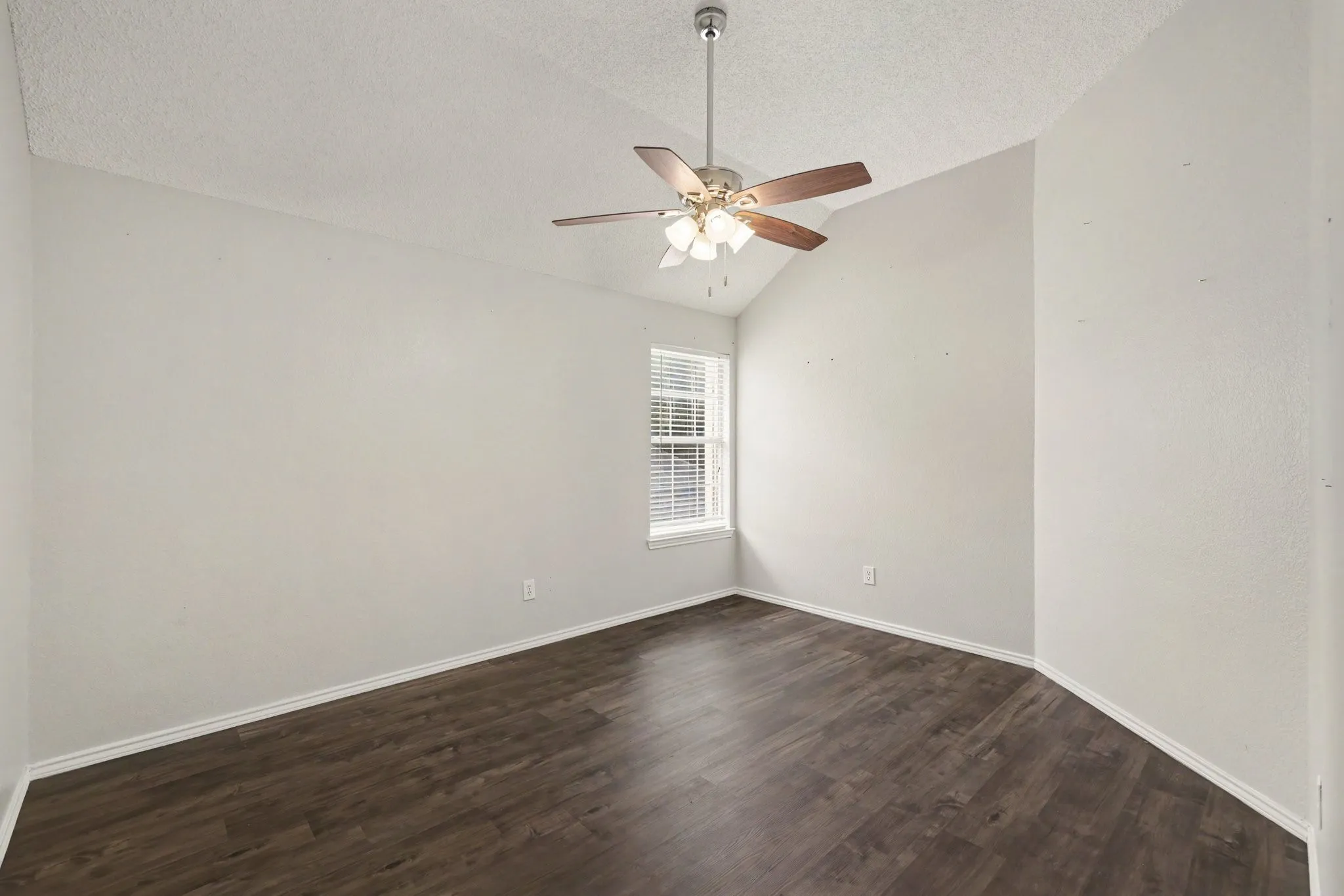 Single Family Residence For Sale in Collin County , 6705 Ashglen Place, Plano, Texas 75023, 4 Bedroom, 4 Bathroom, 2 Garage spaces, 2,314 Sqft, built in 1991, mls#21324831, Real Estate Agent in Plano, Homes For Sale in Collin county, Homes For Sale in Plano, Realtor in Plano Texas, Real Estate Brokerage Independent Realty Texas, Luminita Cordes Realtor