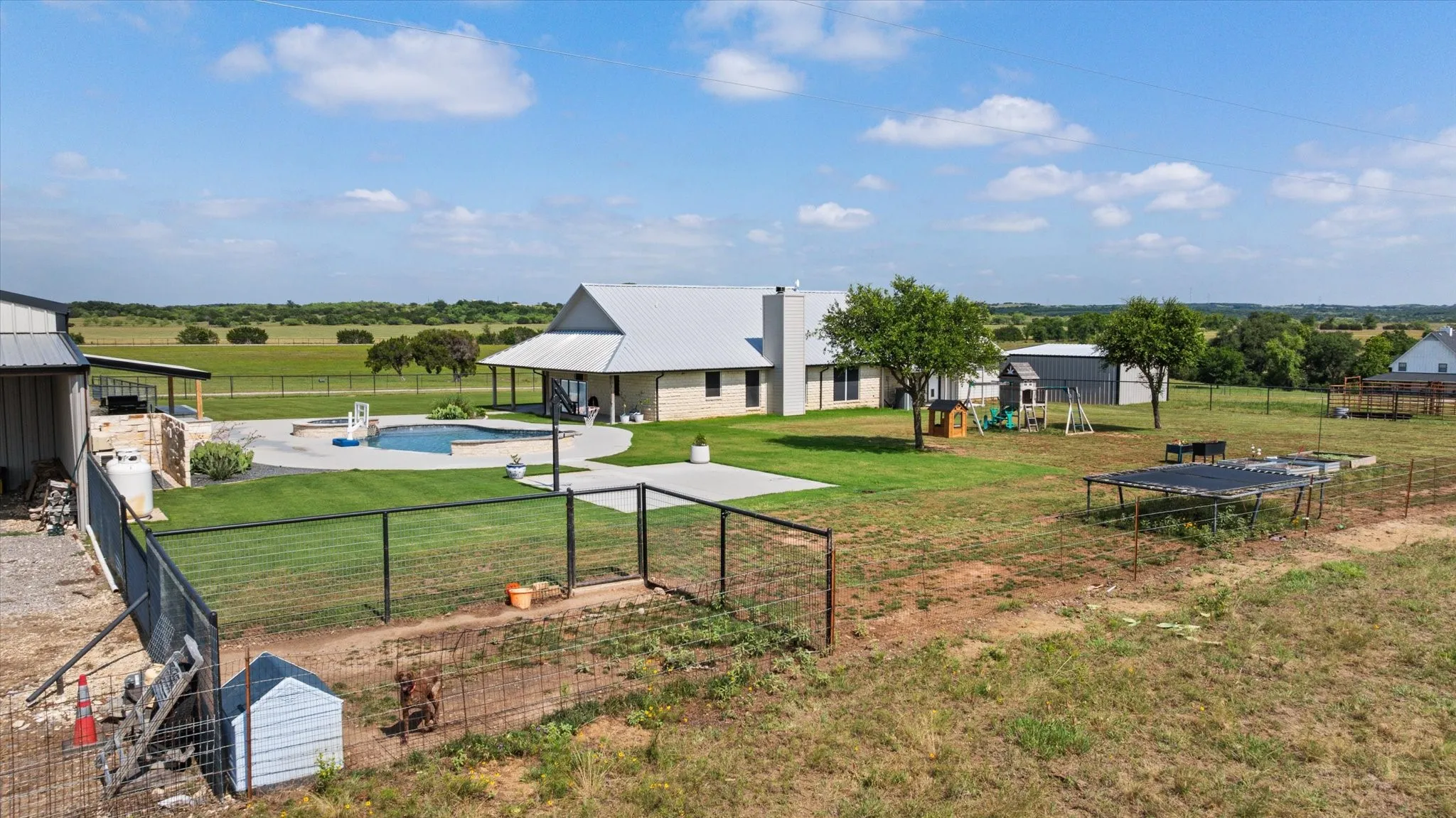 Single Family Residence For Sale in Hood County , 7000 Massey Road, Granbury, Texas 76049, 3 Bedroom, 2 Bathroom, 2 Garage spaces, 1,991 Sqft, built in 1999, mls#21323485, Real Estate Agent in Granbury, Homes For Sale in Hood county, Homes For Sale in Granbury, Realtor in Granbury Texas, Real Estate Brokerage Independent Realty Texas, Luminita Cordes Realtor