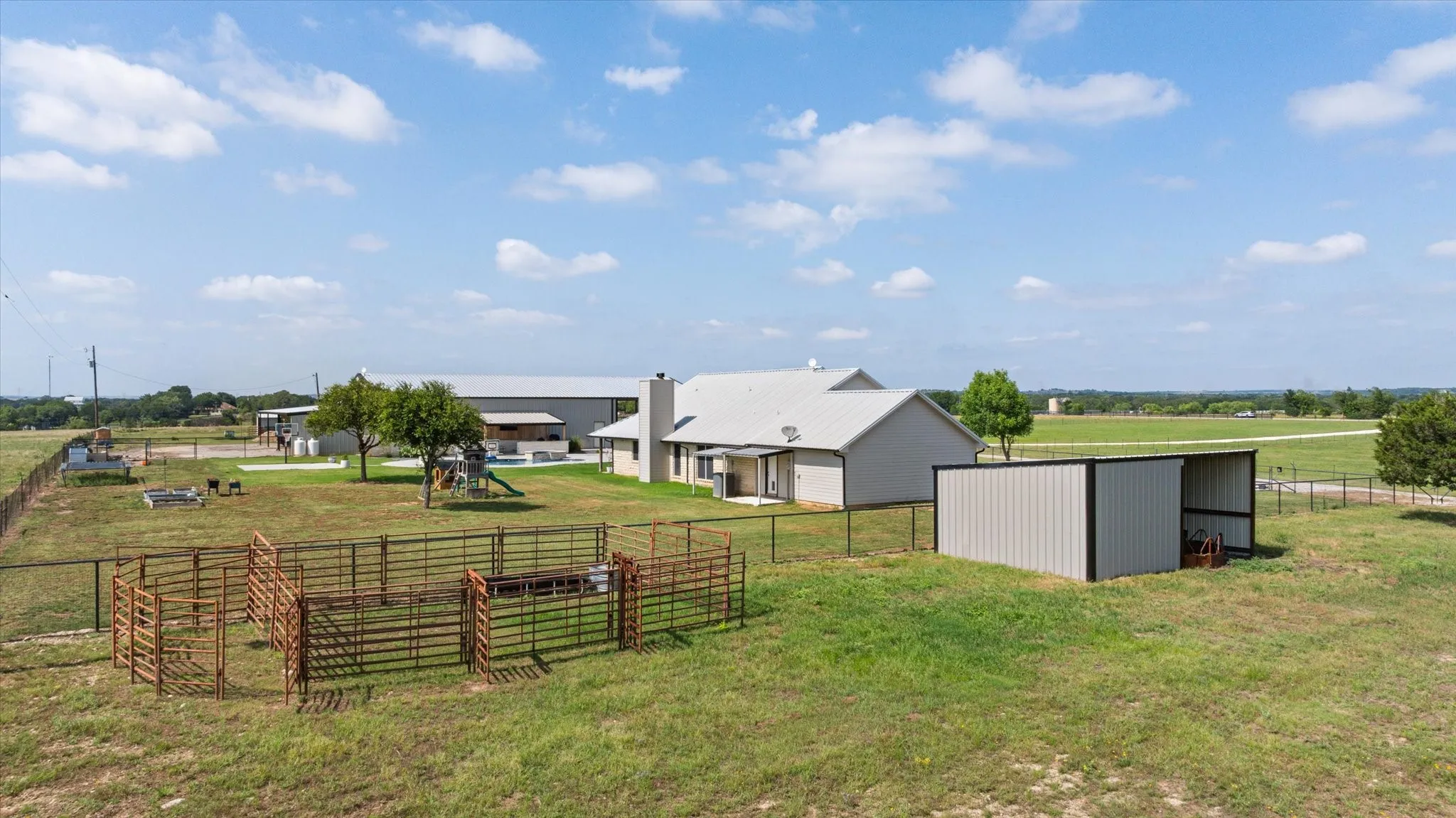 Single Family Residence For Sale in Hood County , 7000 Massey Road, Granbury, Texas 76049, 3 Bedroom, 2 Bathroom, 2 Garage spaces, 1,991 Sqft, built in 1999, mls#21323485, Real Estate Agent in Granbury, Homes For Sale in Hood county, Homes For Sale in Granbury, Realtor in Granbury Texas, Real Estate Brokerage Independent Realty Texas, Luminita Cordes Realtor