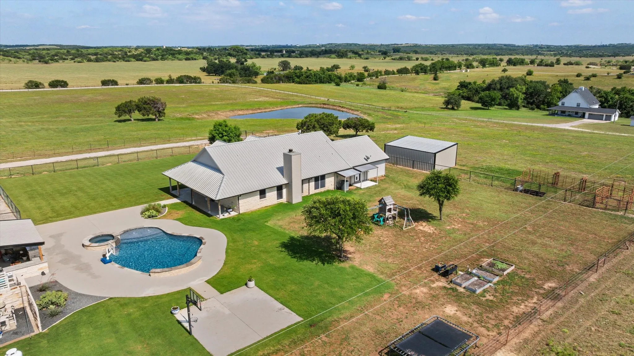 Single Family Residence For Sale in Hood County , 7000 Massey Road, Granbury, Texas 76049, 3 Bedroom, 2 Bathroom, 2 Garage spaces, 1,991 Sqft, built in 1999, mls#21323485, Real Estate Agent in Granbury, Homes For Sale in Hood county, Homes For Sale in Granbury, Realtor in Granbury Texas, Real Estate Brokerage Independent Realty Texas, Luminita Cordes Realtor
