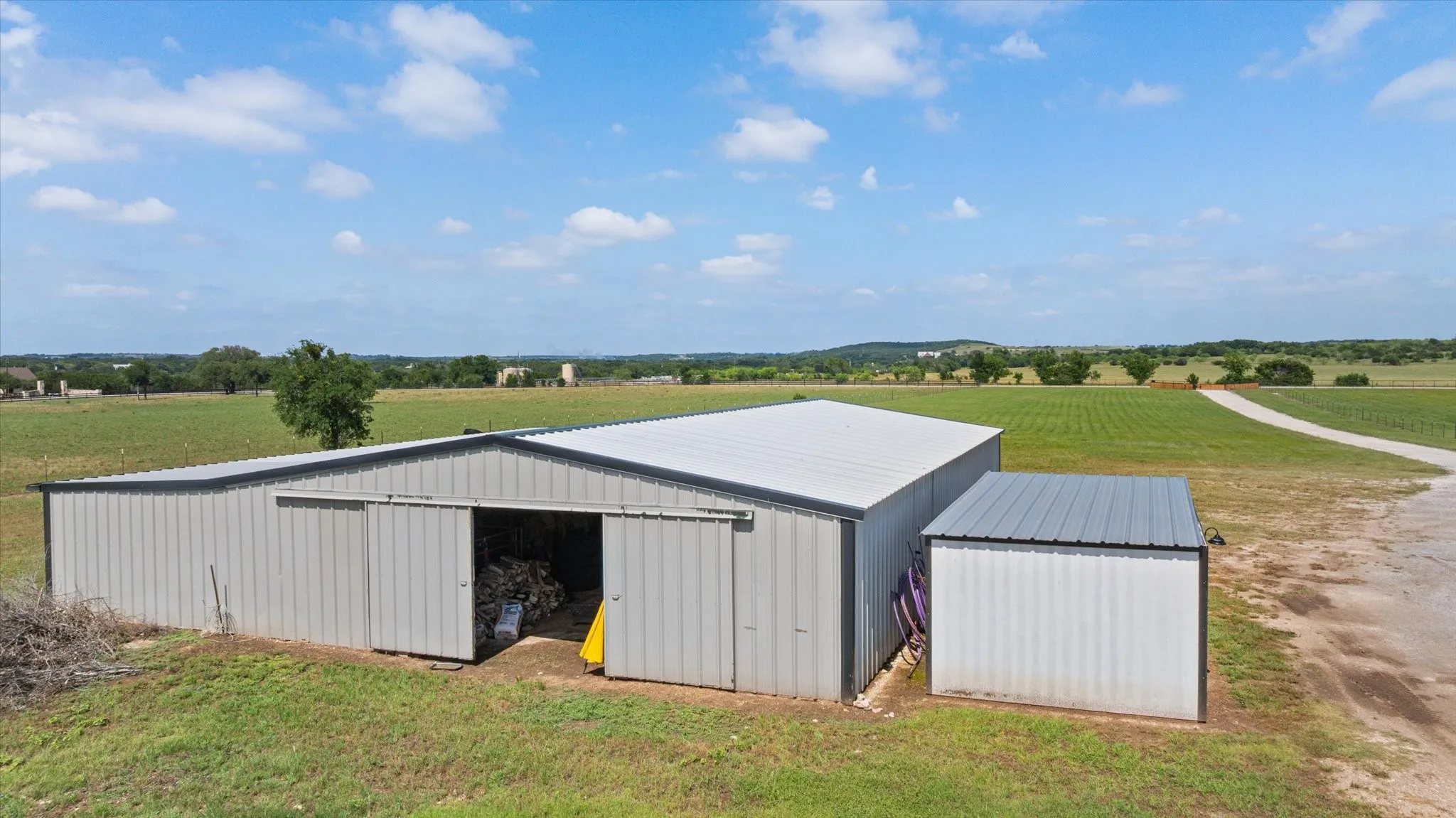 Single Family Residence For Sale in Hood County , 7000 Massey Road, Granbury, Texas 76049, 3 Bedroom, 2 Bathroom, 2 Garage spaces, 1,991 Sqft, built in 1999, mls#21323485, Real Estate Agent in Granbury, Homes For Sale in Hood county, Homes For Sale in Granbury, Realtor in Granbury Texas, Real Estate Brokerage Independent Realty Texas, Luminita Cordes Realtor
