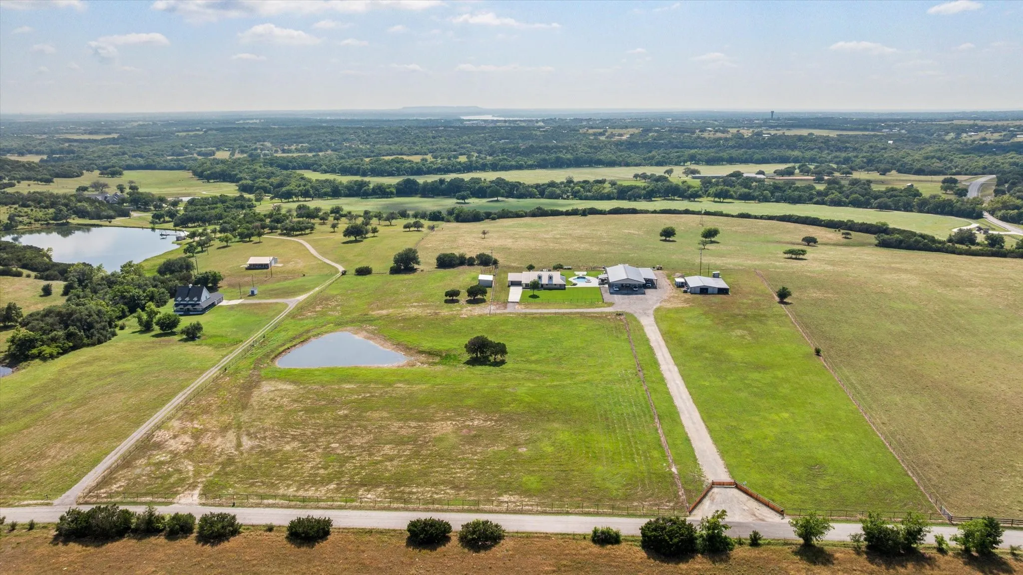 Single Family Residence For Sale in Hood County , 7000 Massey Road, Granbury, Texas 76049, 3 Bedroom, 2 Bathroom, 2 Garage spaces, 1,991 Sqft, built in 1999, mls#21323485, Real Estate Agent in Granbury, Homes For Sale in Hood county, Homes For Sale in Granbury, Realtor in Granbury Texas, Real Estate Brokerage Independent Realty Texas, Luminita Cordes Realtor