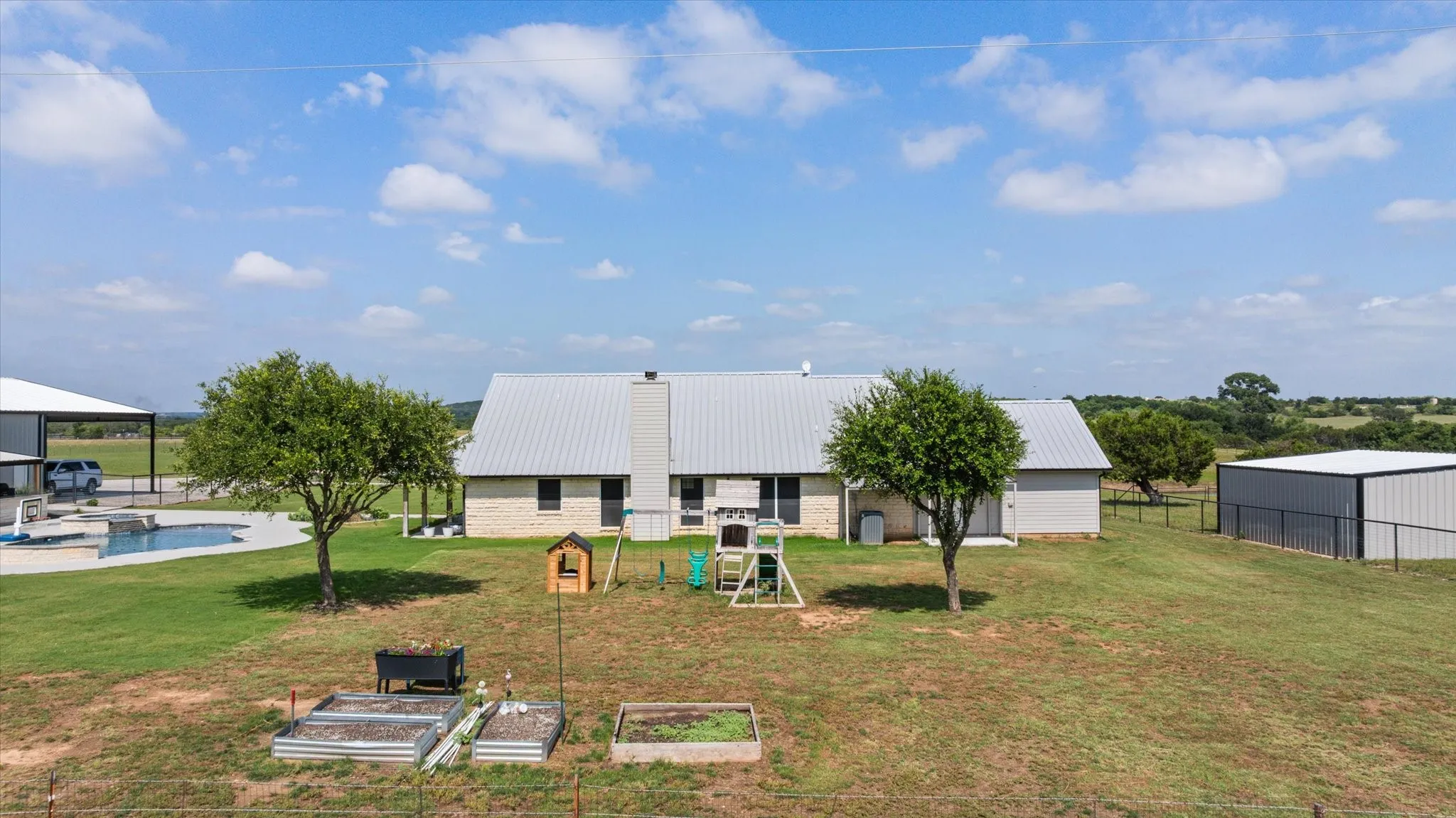 Single Family Residence For Sale in Hood County , 7000 Massey Road, Granbury, Texas 76049, 3 Bedroom, 2 Bathroom, 2 Garage spaces, 1,991 Sqft, built in 1999, mls#21323485, Real Estate Agent in Granbury, Homes For Sale in Hood county, Homes For Sale in Granbury, Realtor in Granbury Texas, Real Estate Brokerage Independent Realty Texas, Luminita Cordes Realtor