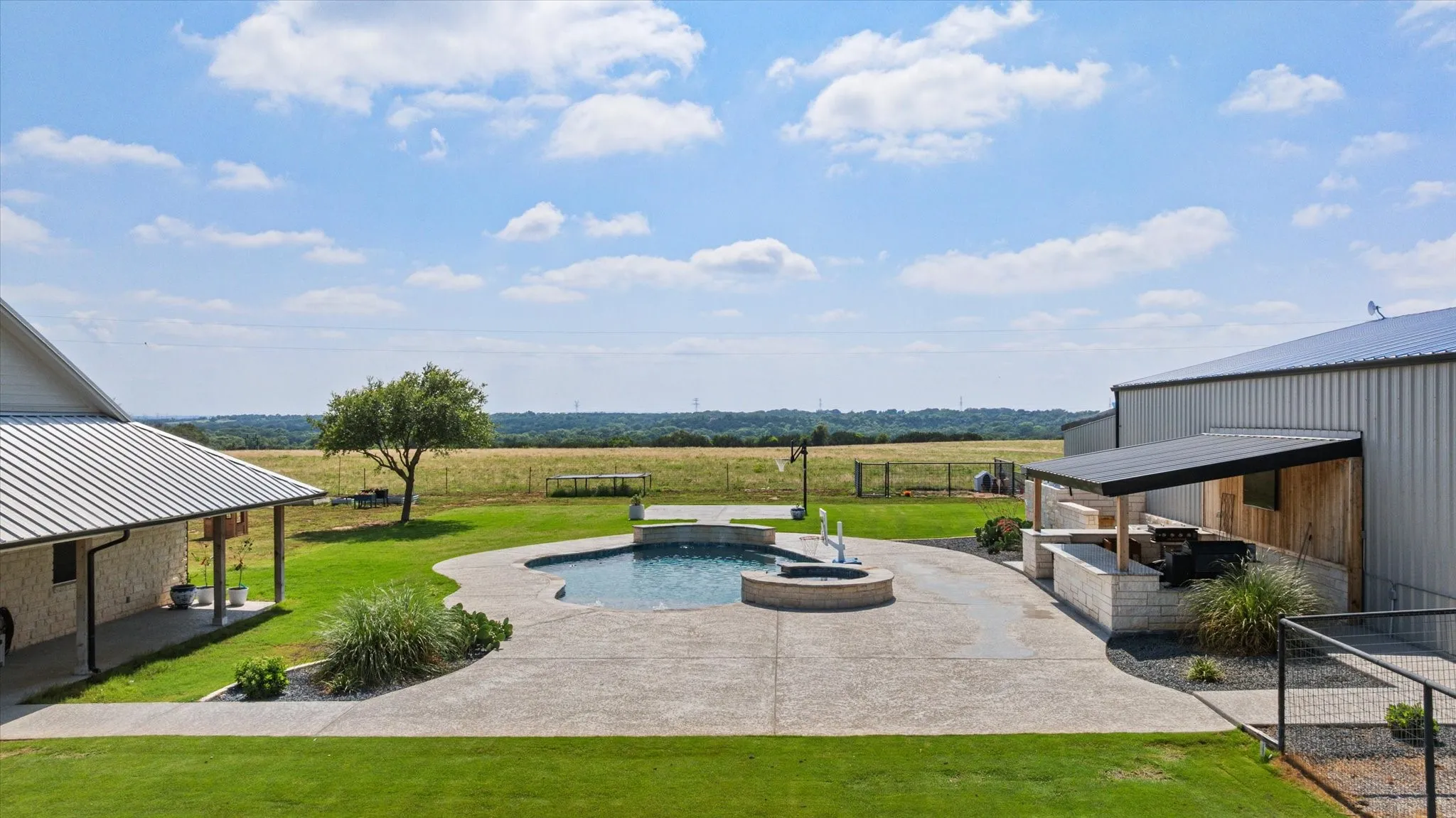 Single Family Residence For Sale in Hood County , 7000 Massey Road, Granbury, Texas 76049, 3 Bedroom, 2 Bathroom, 2 Garage spaces, 1,991 Sqft, built in 1999, mls#21323485, Real Estate Agent in Granbury, Homes For Sale in Hood county, Homes For Sale in Granbury, Realtor in Granbury Texas, Real Estate Brokerage Independent Realty Texas, Luminita Cordes Realtor