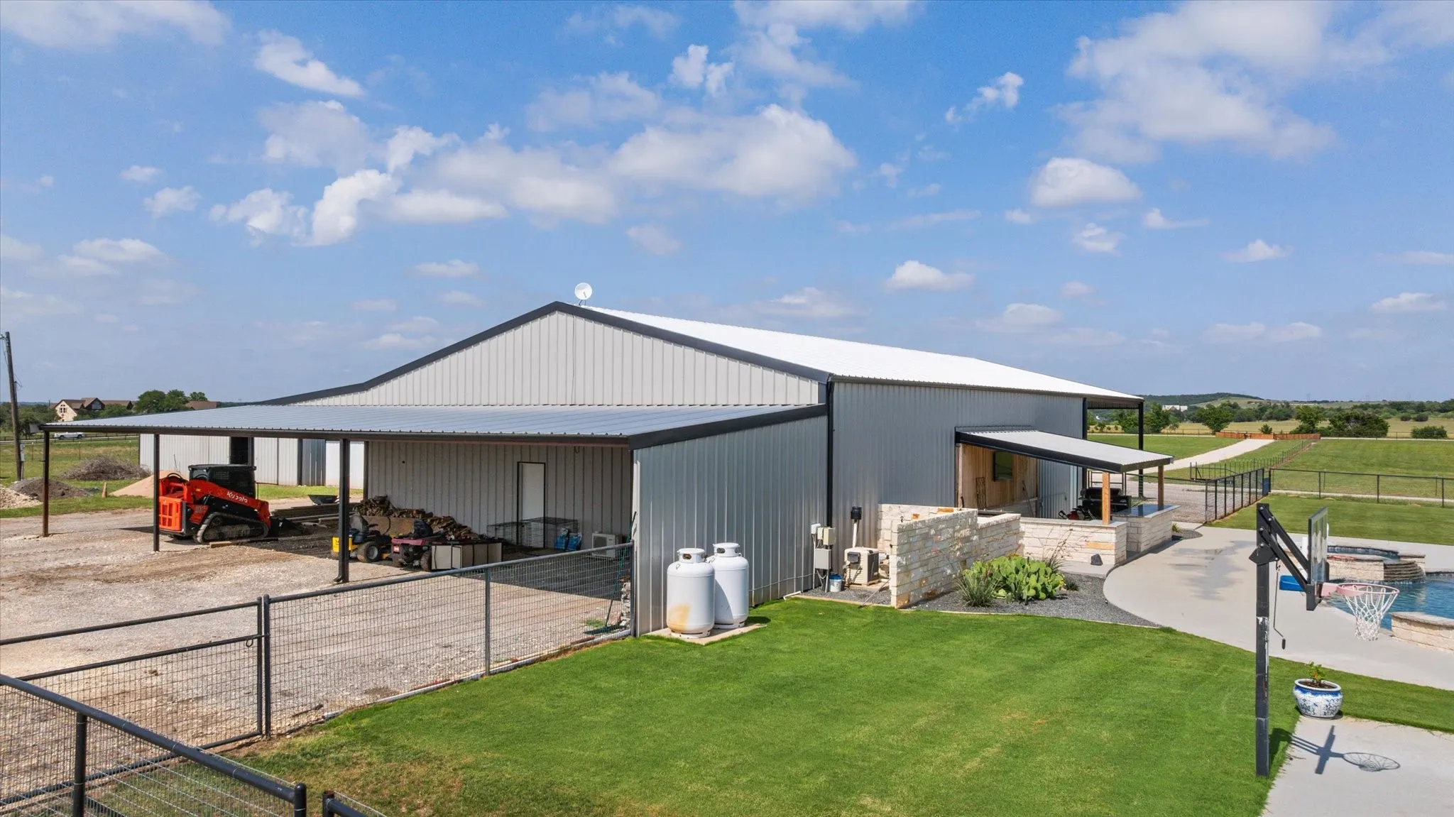 Single Family Residence For Sale in Hood County , 7000 Massey Road, Granbury, Texas 76049, 3 Bedroom, 2 Bathroom, 2 Garage spaces, 1,991 Sqft, built in 1999, mls#21323485, Real Estate Agent in Granbury, Homes For Sale in Hood county, Homes For Sale in Granbury, Realtor in Granbury Texas, Real Estate Brokerage Independent Realty Texas, Luminita Cordes Realtor
