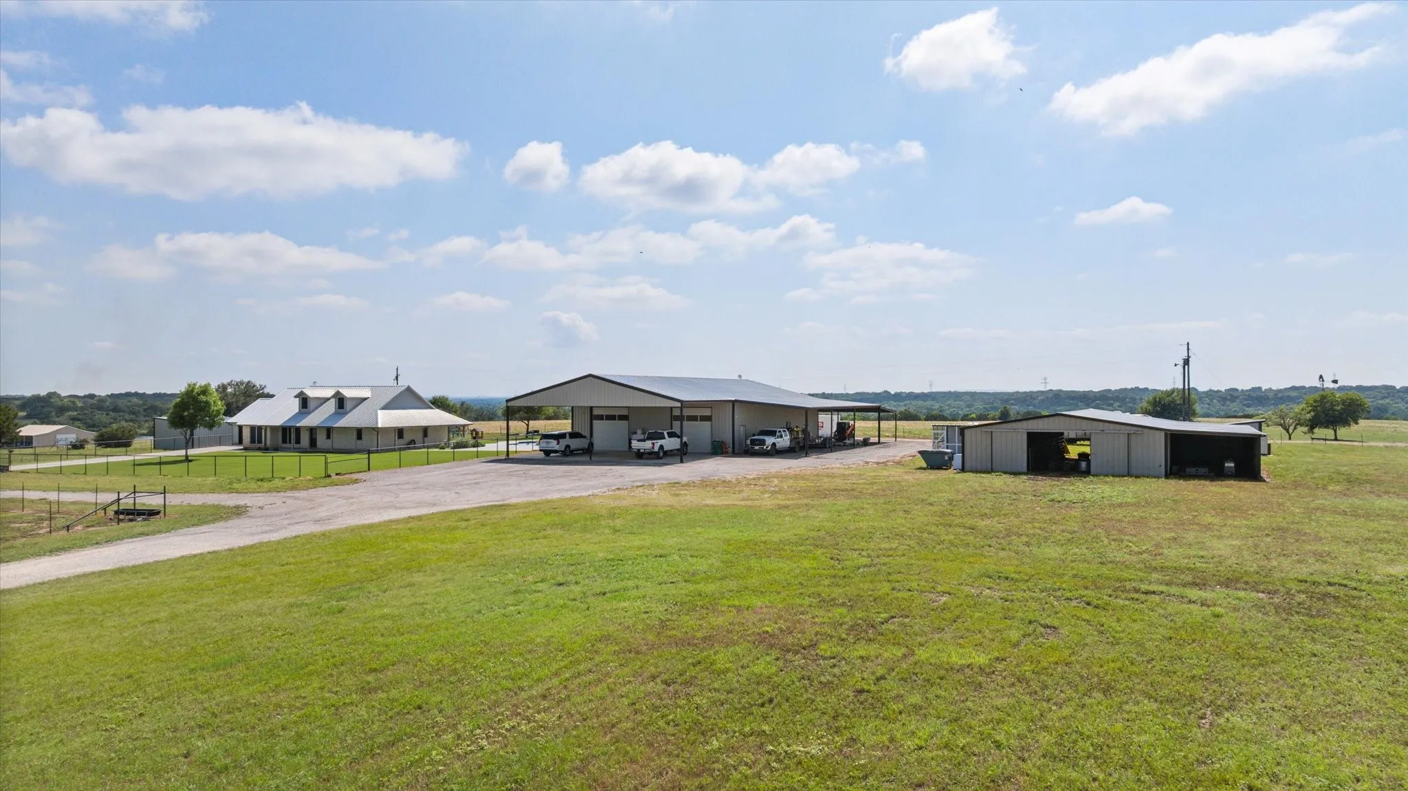 Single Family Residence For Sale in Hood County , 7000 Massey Road, Granbury, Texas 76049, 3 Bedroom, 2 Bathroom, 2 Garage spaces, 1,991 Sqft, built in 1999, mls#21323485, Real Estate Agent in Granbury, Homes For Sale in Hood county, Homes For Sale in Granbury, Realtor in Granbury Texas, Real Estate Brokerage Independent Realty Texas, Luminita Cordes Realtor
