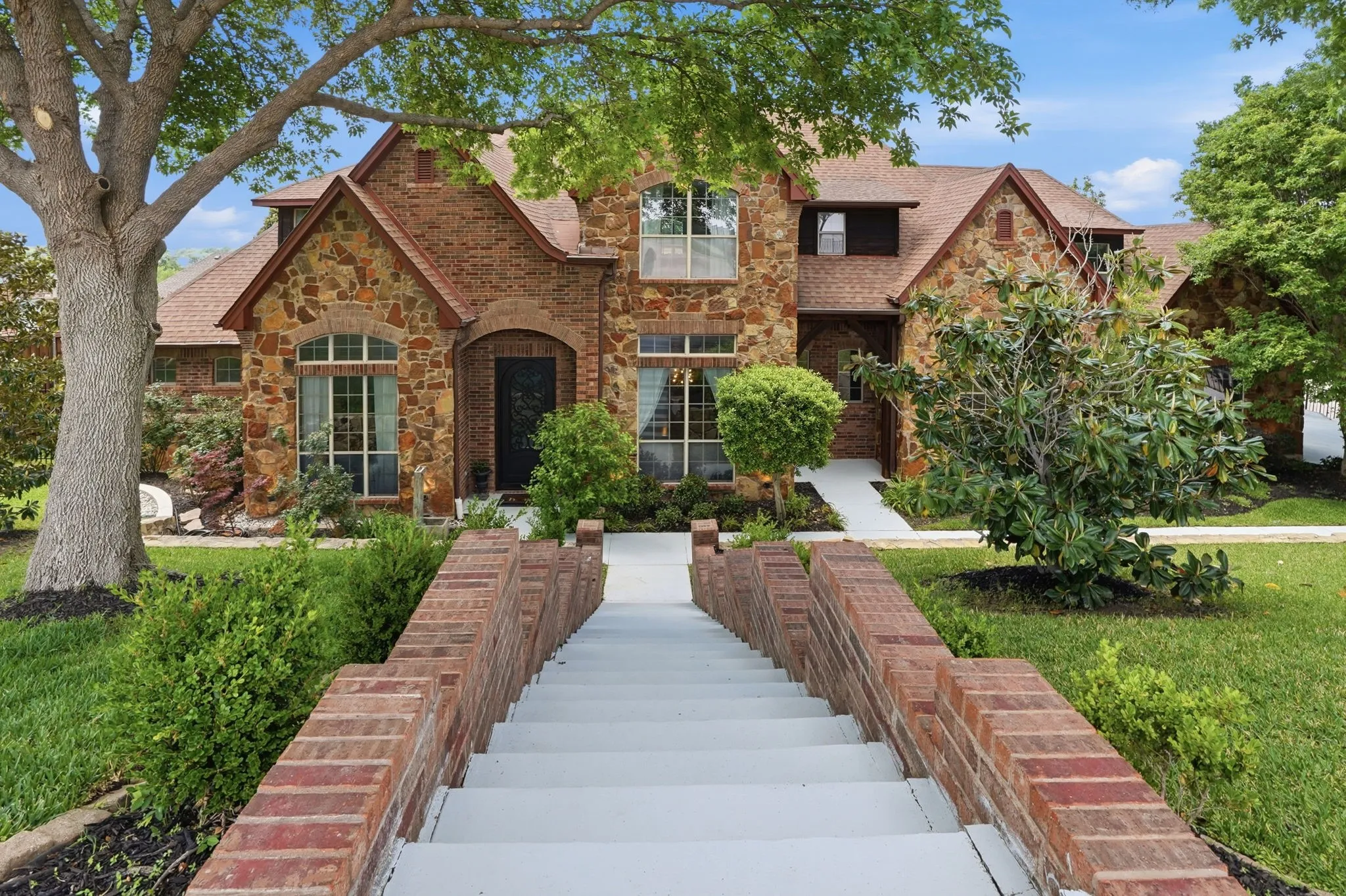 Single Family Residence For Sale in Tarrant County , 700 Briar Ridge Drive, Keller, Texas 76248, 4 Bedroom, 4 Bathroom, 3 Garage spaces, 3,906 Sqft, built in 2006, mls#21317249, Real Estate Agent in Keller, Homes For Sale in Tarrant county, Homes For Sale in Keller, Realtor in Keller Texas, Real Estate Brokerage Independent Realty Texas, Luminita Cordes Realtor