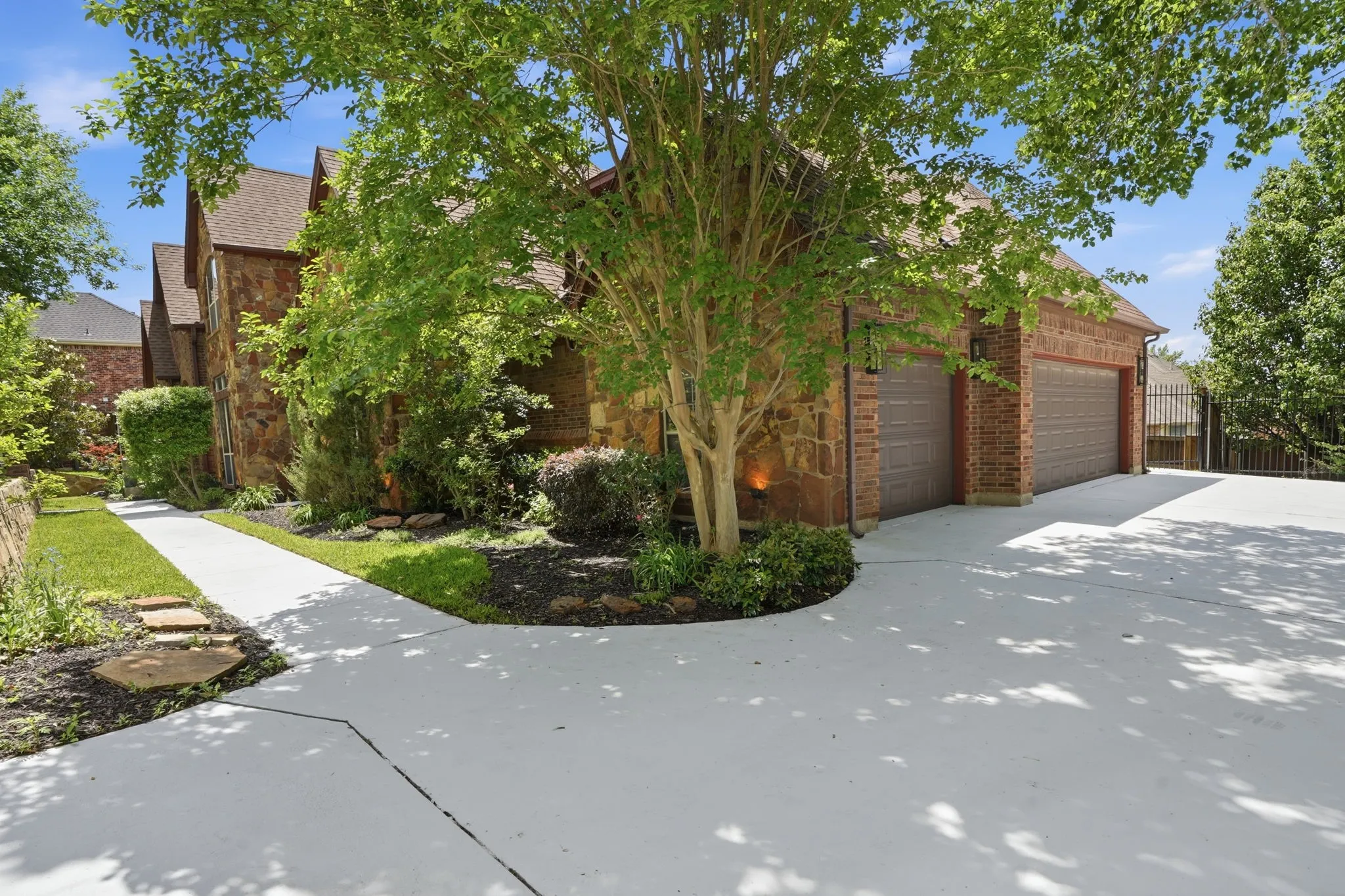 Single Family Residence For Sale in Tarrant County , 700 Briar Ridge Drive, Keller, Texas 76248, 4 Bedroom, 4 Bathroom, 3 Garage spaces, 3,906 Sqft, built in 2006, mls#21317249, Real Estate Agent in Keller, Homes For Sale in Tarrant county, Homes For Sale in Keller, Realtor in Keller Texas, Real Estate Brokerage Independent Realty Texas, Luminita Cordes Realtor