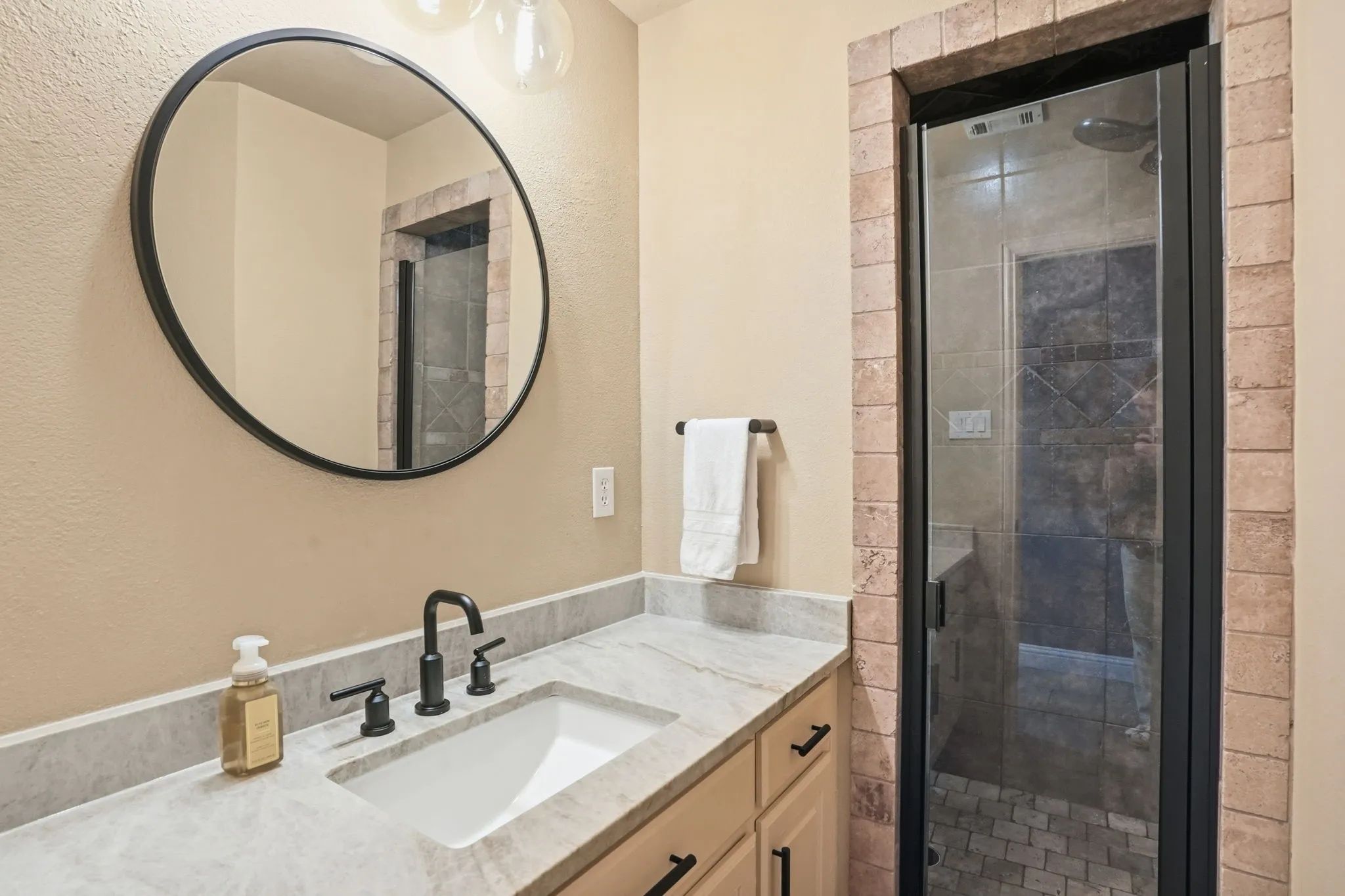Single Family Residence For Sale in Tarrant County , 700 Briar Ridge Drive, Keller, Texas 76248, 4 Bedroom, 4 Bathroom, 3 Garage spaces, 3,906 Sqft, built in 2006, mls#21317249, Real Estate Agent in Keller, Homes For Sale in Tarrant county, Homes For Sale in Keller, Realtor in Keller Texas, Real Estate Brokerage Independent Realty Texas, Luminita Cordes Realtor