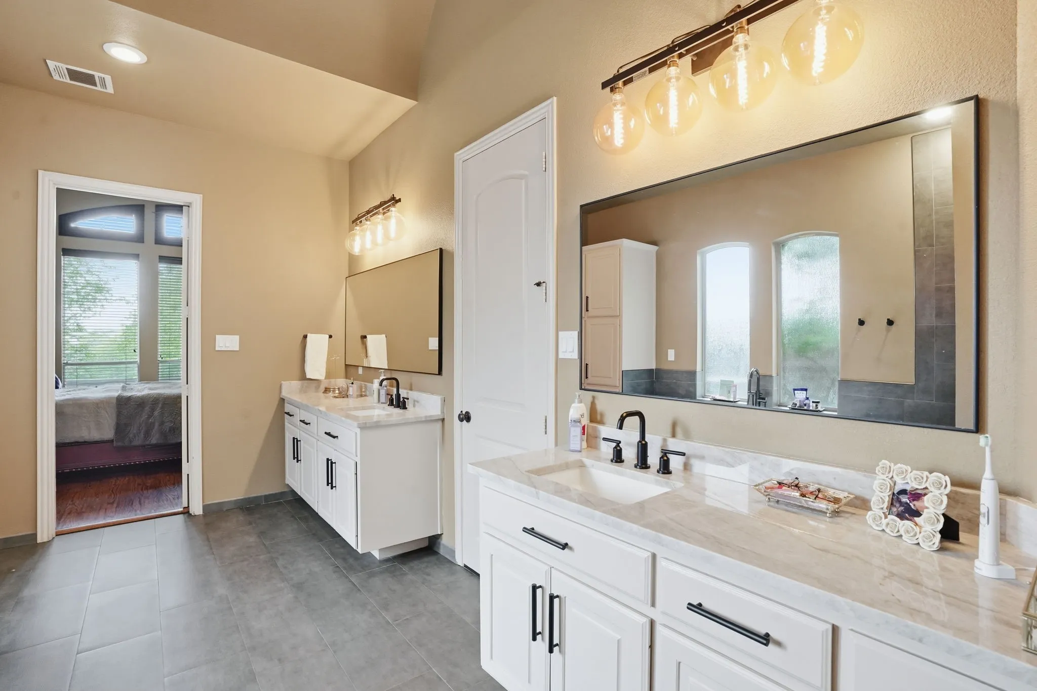Single Family Residence For Sale in Tarrant County , 700 Briar Ridge Drive, Keller, Texas 76248, 4 Bedroom, 4 Bathroom, 3 Garage spaces, 3,906 Sqft, built in 2006, mls#21317249, Real Estate Agent in Keller, Homes For Sale in Tarrant county, Homes For Sale in Keller, Realtor in Keller Texas, Real Estate Brokerage Independent Realty Texas, Luminita Cordes Realtor
