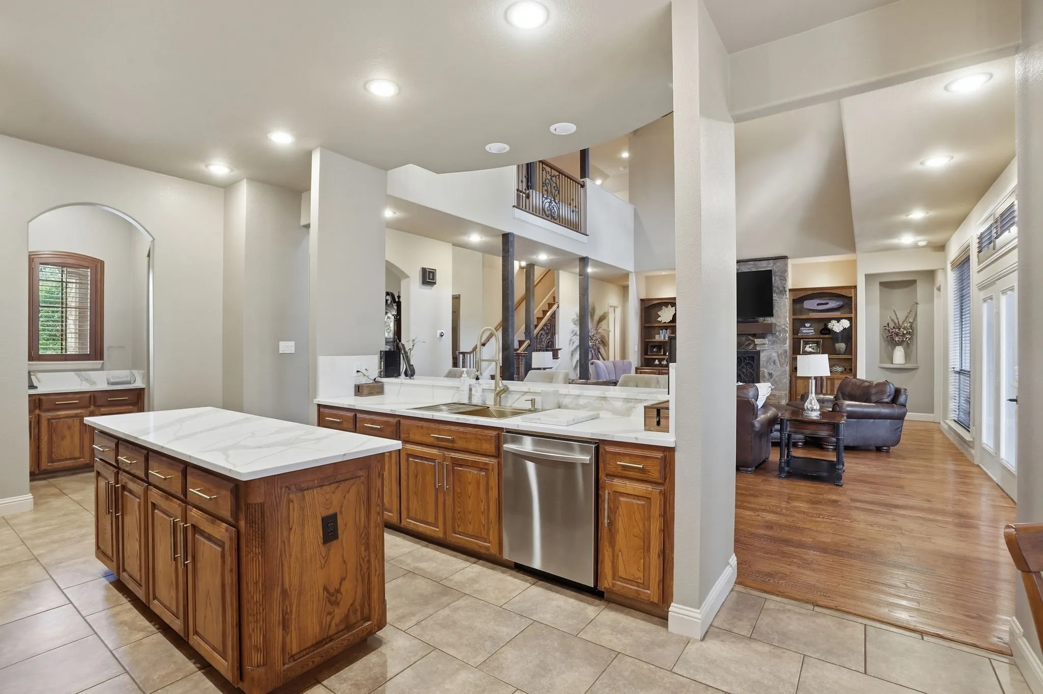 Single Family Residence For Sale in Tarrant County , 700 Briar Ridge Drive, Keller, Texas 76248, 4 Bedroom, 4 Bathroom, 3 Garage spaces, 3,906 Sqft, built in 2006, mls#21317249, Real Estate Agent in Keller, Homes For Sale in Tarrant county, Homes For Sale in Keller, Realtor in Keller Texas, Real Estate Brokerage Independent Realty Texas, Luminita Cordes Realtor