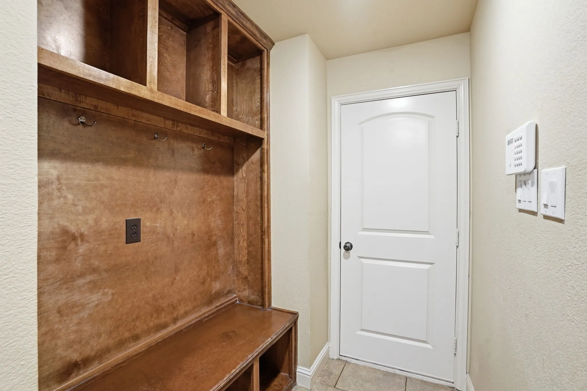 Single Family Residence For Sale in Tarrant County , 700 Briar Ridge Drive, Keller, Texas 76248, 4 Bedroom, 4 Bathroom, 3 Garage spaces, 3,906 Sqft, built in 2006, mls#21317249, Real Estate Agent in Keller, Homes For Sale in Tarrant county, Homes For Sale in Keller, Realtor in Keller Texas, Real Estate Brokerage Independent Realty Texas, Luminita Cordes Realtor