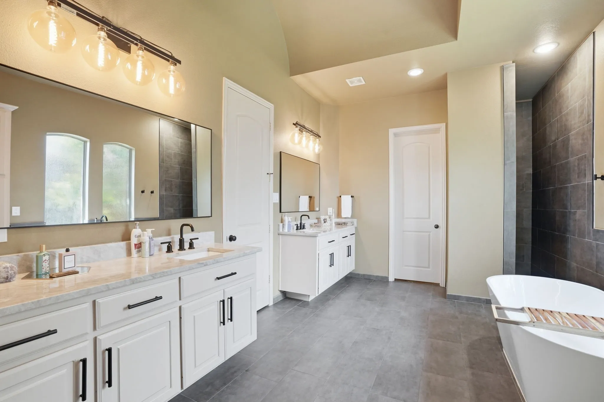 Single Family Residence For Sale in Tarrant County , 700 Briar Ridge Drive, Keller, Texas 76248, 4 Bedroom, 4 Bathroom, 3 Garage spaces, 3,906 Sqft, built in 2006, mls#21317249, Real Estate Agent in Keller, Homes For Sale in Tarrant county, Homes For Sale in Keller, Realtor in Keller Texas, Real Estate Brokerage Independent Realty Texas, Luminita Cordes Realtor