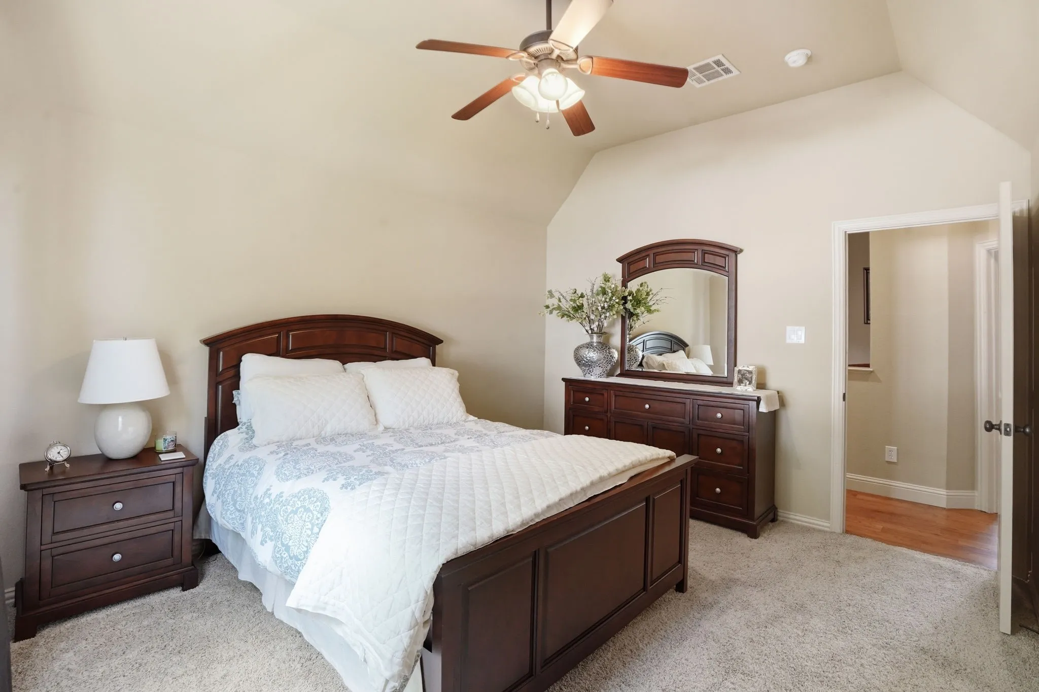 Single Family Residence For Sale in Tarrant County , 700 Briar Ridge Drive, Keller, Texas 76248, 4 Bedroom, 4 Bathroom, 3 Garage spaces, 3,906 Sqft, built in 2006, mls#21317249, Real Estate Agent in Keller, Homes For Sale in Tarrant county, Homes For Sale in Keller, Realtor in Keller Texas, Real Estate Brokerage Independent Realty Texas, Luminita Cordes Realtor