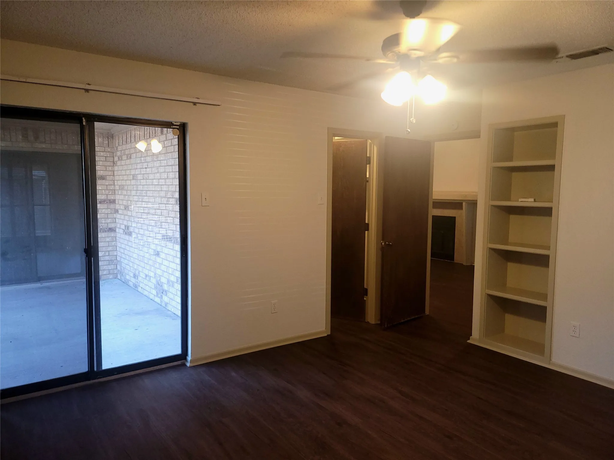 Duplex For Rent in Tarrant County , 341 DOGWOOD Drive, Grapevine, Texas 76051, 2 Bedroom, 2 Bathroom, 2 Garage spaces, 1,450 Sqft, built in 1984, mls#21326204, Real Estate Agent in Grapevine, Homes For Rent in Tarrant county, Homes For Rent in Grapevine, Realtor in Grapevine Texas, Real Estate Brokerage Independent Realty Texas, Luminita Cordes Realtor