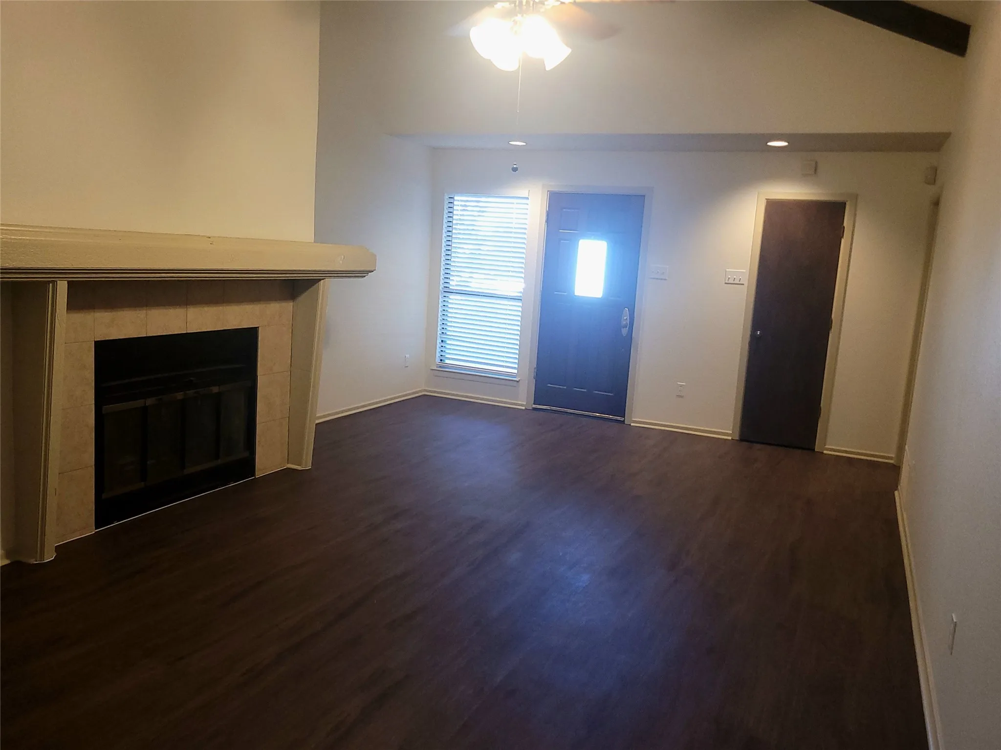 Duplex For Rent in Tarrant County , 341 DOGWOOD Drive, Grapevine, Texas 76051, 2 Bedroom, 2 Bathroom, 2 Garage spaces, 1,450 Sqft, built in 1984, mls#21326204, Real Estate Agent in Grapevine, Homes For Rent in Tarrant county, Homes For Rent in Grapevine, Realtor in Grapevine Texas, Real Estate Brokerage Independent Realty Texas, Luminita Cordes Realtor