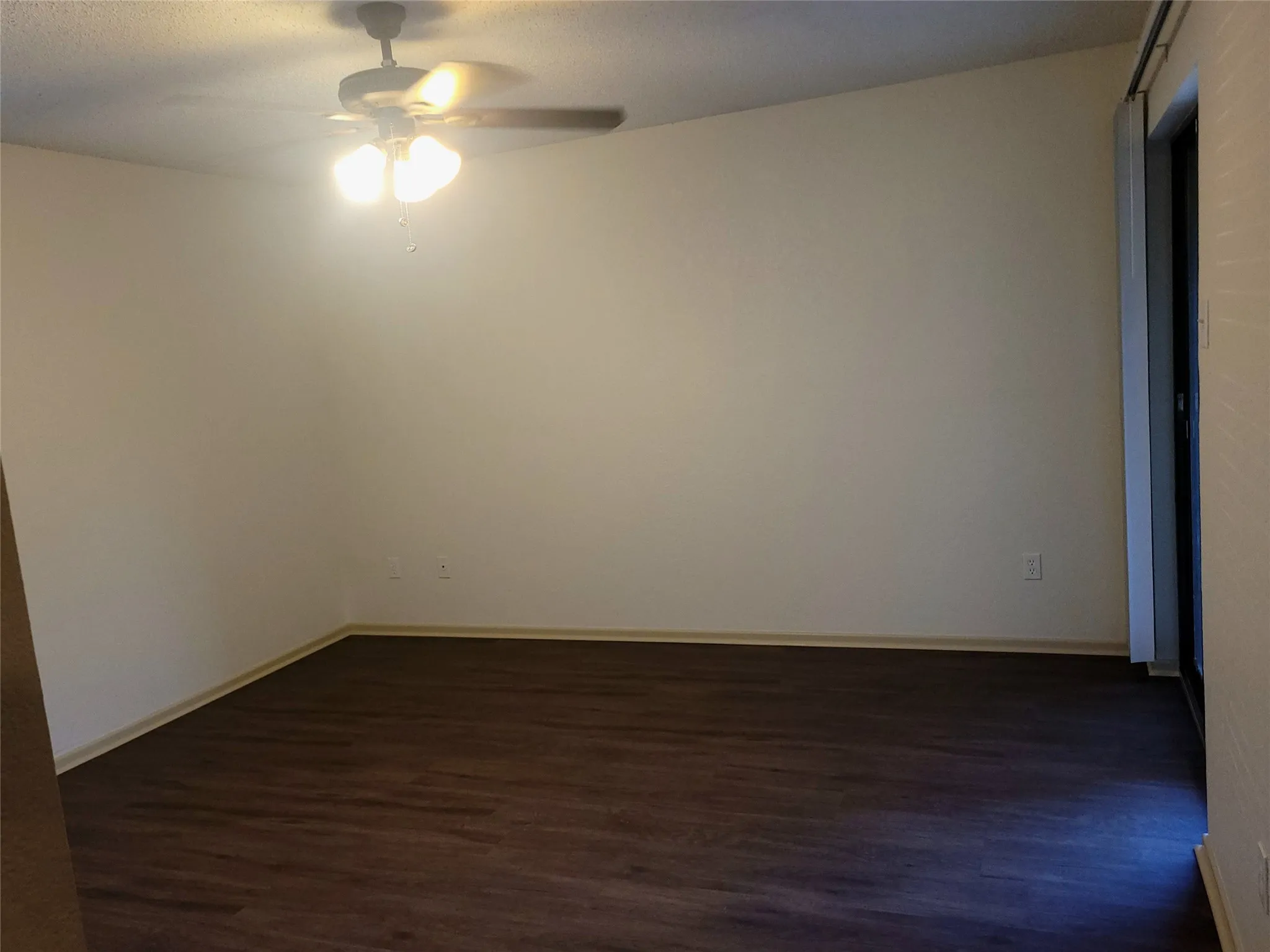 Duplex For Rent in Tarrant County , 341 DOGWOOD Drive, Grapevine, Texas 76051, 2 Bedroom, 2 Bathroom, 2 Garage spaces, 1,450 Sqft, built in 1984, mls#21326204, Real Estate Agent in Grapevine, Homes For Rent in Tarrant county, Homes For Rent in Grapevine, Realtor in Grapevine Texas, Real Estate Brokerage Independent Realty Texas, Luminita Cordes Realtor