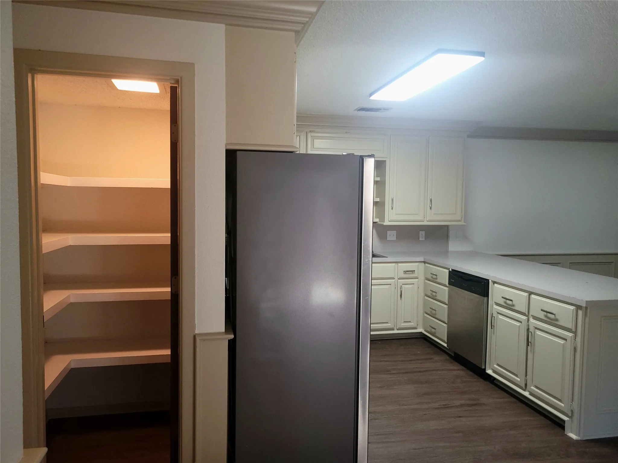 Duplex For Rent in Tarrant County , 341 DOGWOOD Drive, Grapevine, Texas 76051, 2 Bedroom, 2 Bathroom, 2 Garage spaces, 1,450 Sqft, built in 1984, mls#21326204, Real Estate Agent in Grapevine, Homes For Rent in Tarrant county, Homes For Rent in Grapevine, Realtor in Grapevine Texas, Real Estate Brokerage Independent Realty Texas, Luminita Cordes Realtor