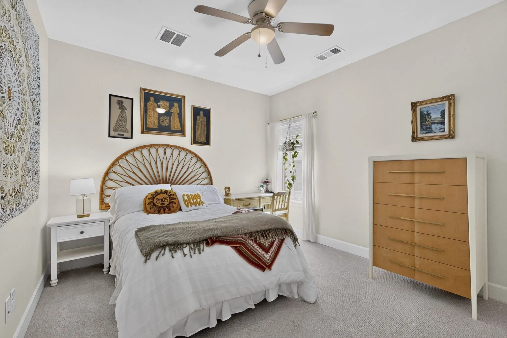 Neutral wall paint, ceiling fan, carpet flooring, a window with natural light, and baseboard molding