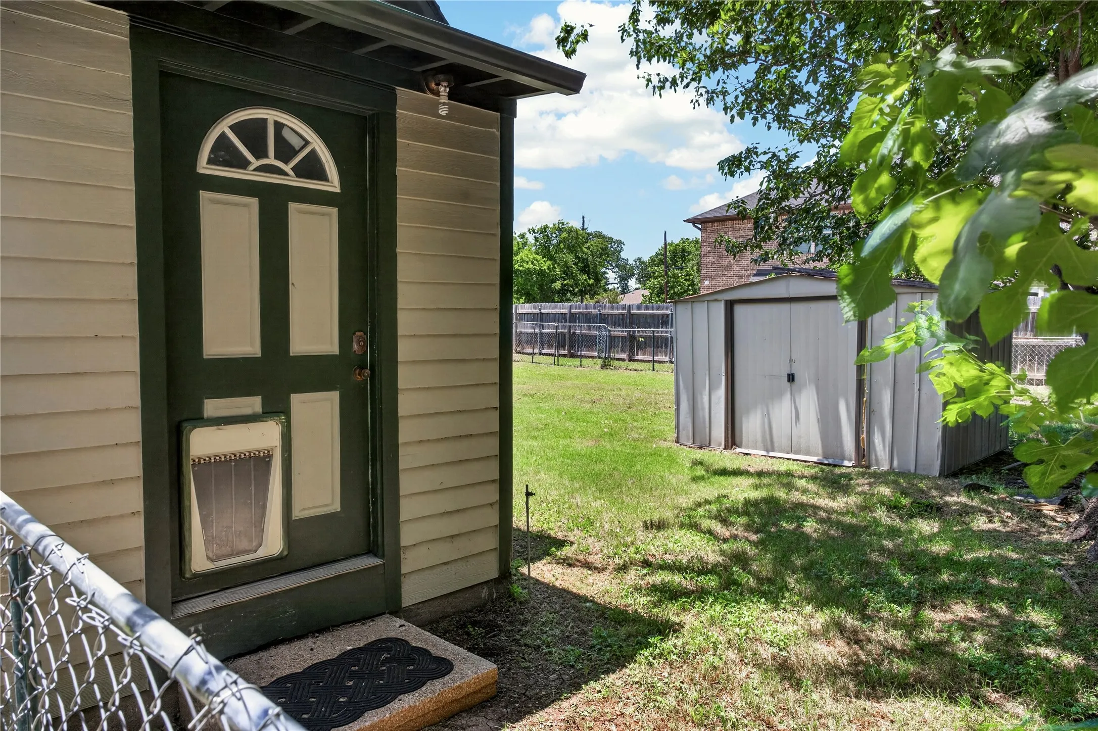 Single Family Residence For Sale in Denton County , 203 Plum Street, Sanger, Texas 76266, 2 Bedroom, 1 Bathroom, Garage spaces, 784 Sqft, built in 1969, mls#21317024, Real Estate Agent in Sanger, Homes For Sale in Denton county, Homes For Sale in Sanger, Realtor in Sanger Texas, Real Estate Brokerage Independent Realty Texas, Luminita Cordes Realtor