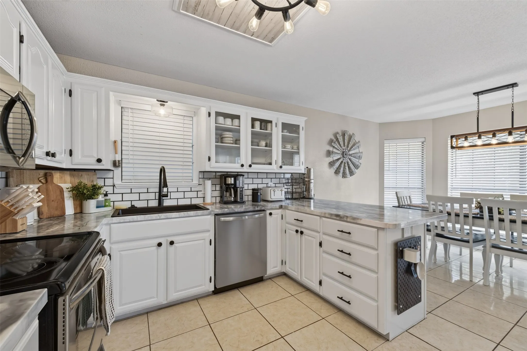 Single Family Residence For Sale in Callahan County , 1705 Alamo Court, Clyde, Texas 79510, 5 Bedroom, 2 Bathroom, Garage spaces, 2,257 Sqft, built in 1992, mls#21317490, Real Estate Agent in Clyde, Homes For Sale in Callahan county, Homes For Sale in Clyde, Realtor in Clyde Texas, Real Estate Brokerage Independent Realty Texas, Luminita Cordes Realtor