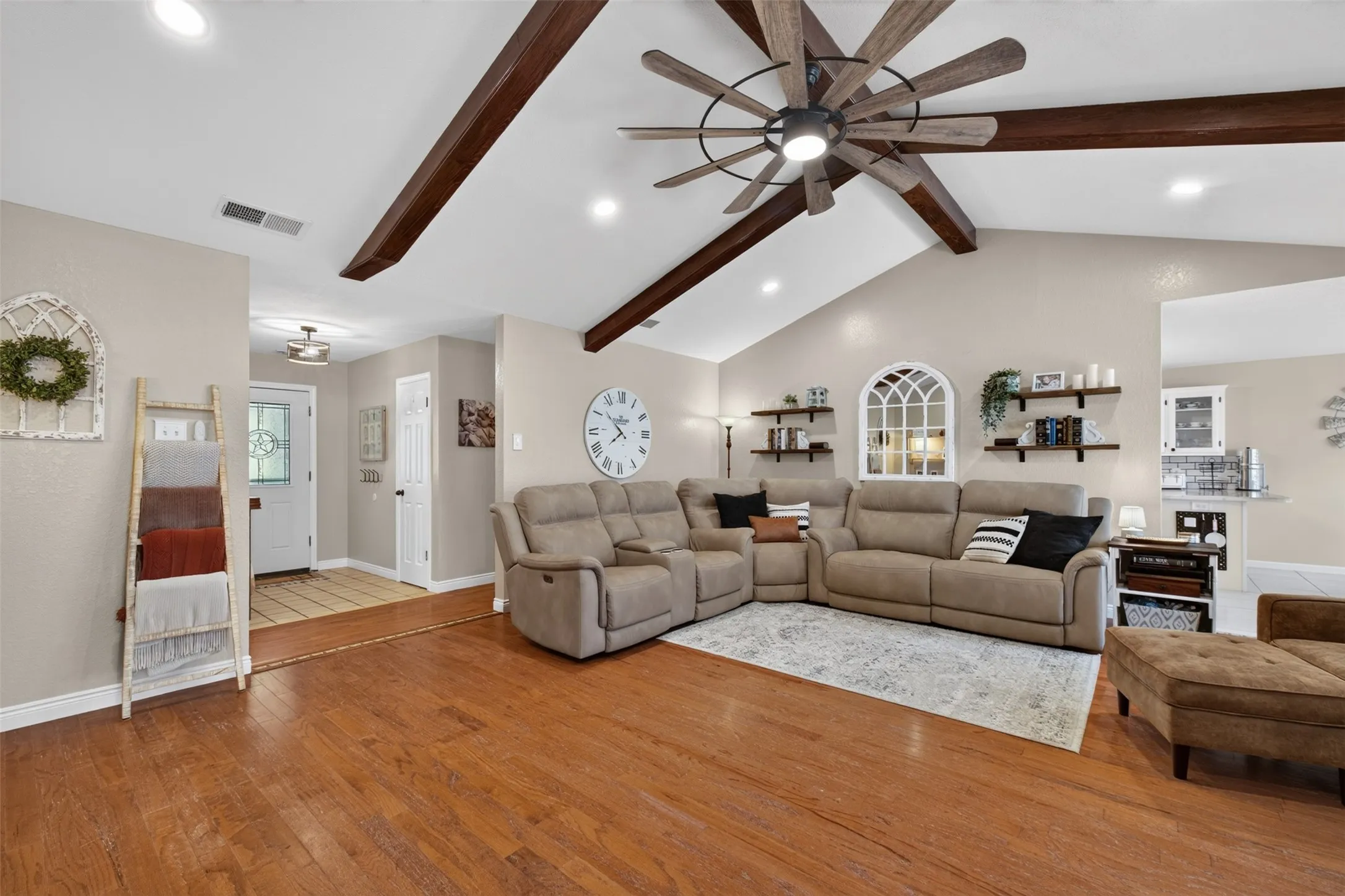 Single Family Residence For Sale in Callahan County , 1705 Alamo Court, Clyde, Texas 79510, 5 Bedroom, 2 Bathroom, Garage spaces, 2,257 Sqft, built in 1992, mls#21317490, Real Estate Agent in Clyde, Homes For Sale in Callahan county, Homes For Sale in Clyde, Realtor in Clyde Texas, Real Estate Brokerage Independent Realty Texas, Luminita Cordes Realtor