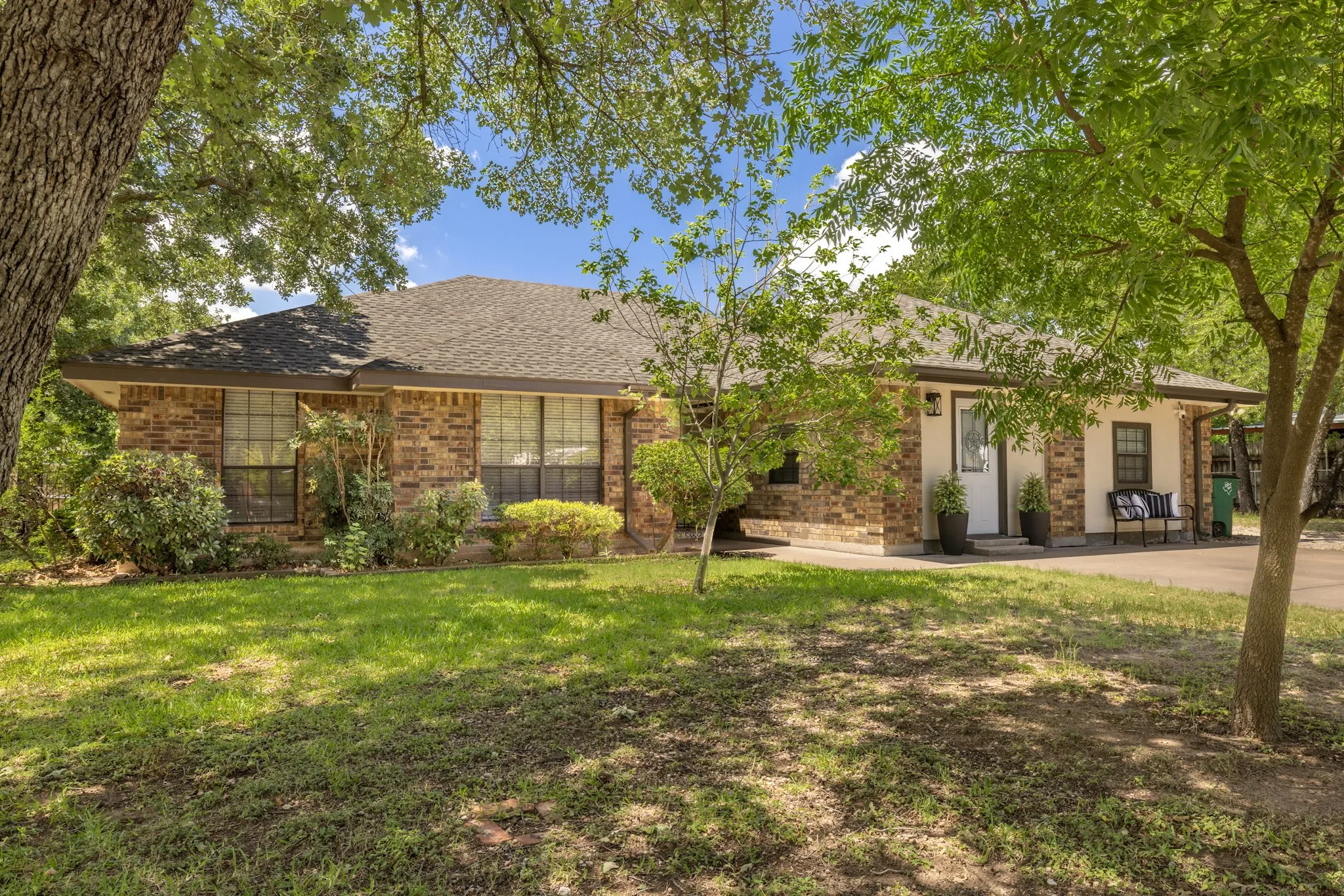 Single Family Residence For Sale in Callahan County , 1705 Alamo Court, Clyde, Texas 79510, 5 Bedroom, 2 Bathroom, Garage spaces, 2,257 Sqft, built in 1992, mls#21317490, Real Estate Agent in Clyde, Homes For Sale in Callahan county, Homes For Sale in Clyde, Realtor in Clyde Texas, Real Estate Brokerage Independent Realty Texas, Luminita Cordes Realtor