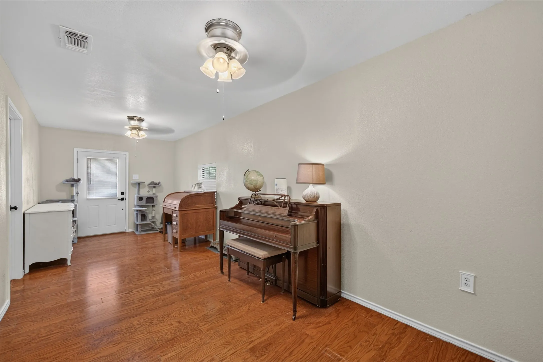 Single Family Residence For Sale in Callahan County , 1705 Alamo Court, Clyde, Texas 79510, 5 Bedroom, 2 Bathroom, Garage spaces, 2,257 Sqft, built in 1992, mls#21317490, Real Estate Agent in Clyde, Homes For Sale in Callahan county, Homes For Sale in Clyde, Realtor in Clyde Texas, Real Estate Brokerage Independent Realty Texas, Luminita Cordes Realtor