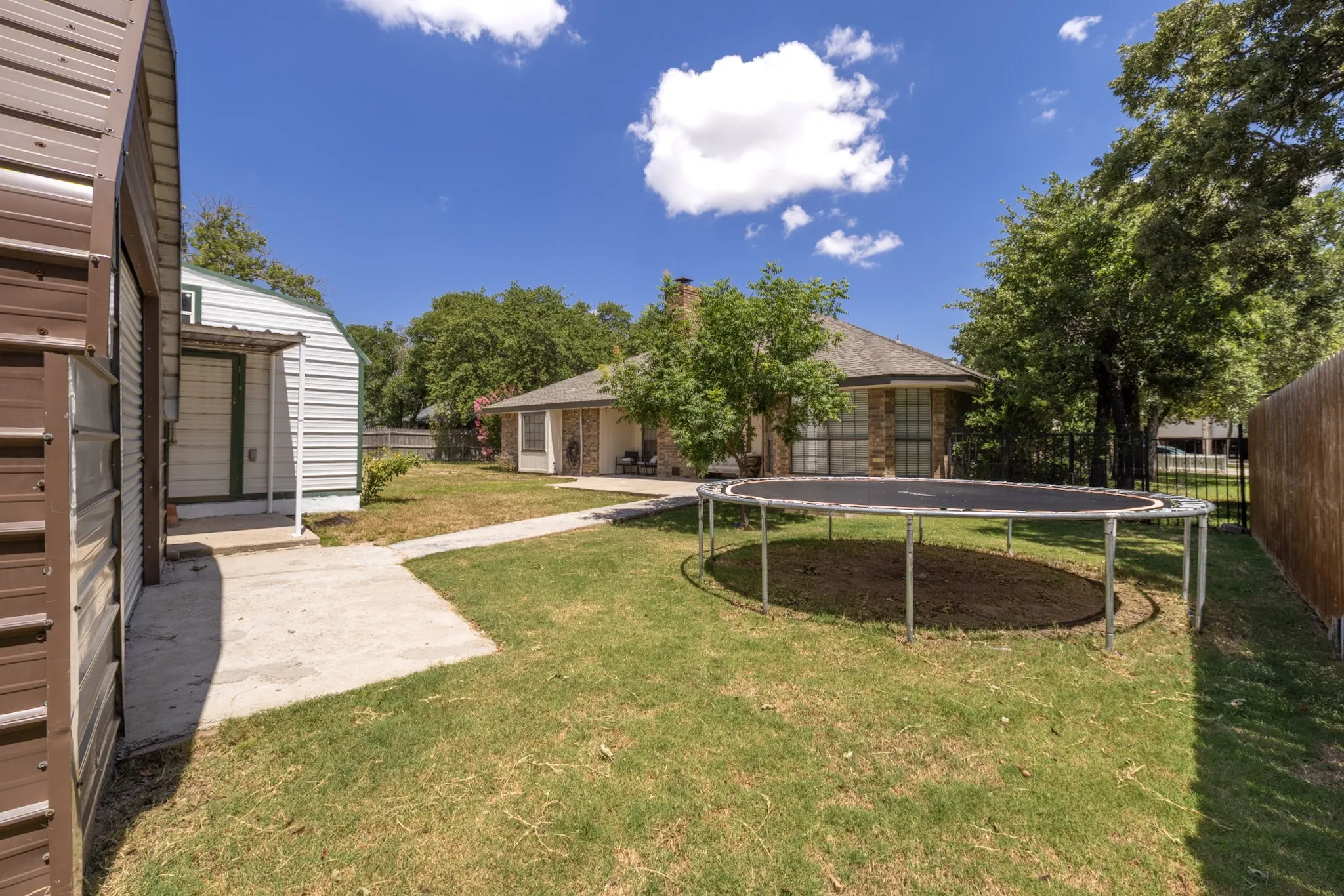 Single Family Residence For Sale in Callahan County , 1705 Alamo Court, Clyde, Texas 79510, 5 Bedroom, 2 Bathroom, Garage spaces, 2,257 Sqft, built in 1992, mls#21317490, Real Estate Agent in Clyde, Homes For Sale in Callahan county, Homes For Sale in Clyde, Realtor in Clyde Texas, Real Estate Brokerage Independent Realty Texas, Luminita Cordes Realtor