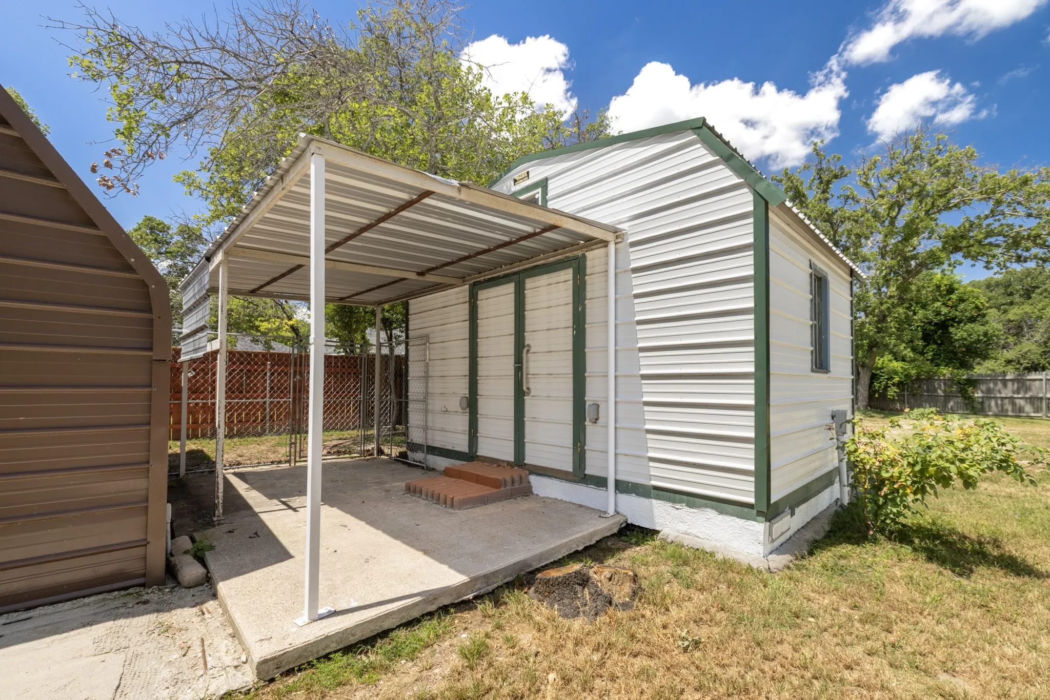 Single Family Residence For Sale in Callahan County , 1705 Alamo Court, Clyde, Texas 79510, 5 Bedroom, 2 Bathroom, Garage spaces, 2,257 Sqft, built in 1992, mls#21317490, Real Estate Agent in Clyde, Homes For Sale in Callahan county, Homes For Sale in Clyde, Realtor in Clyde Texas, Real Estate Brokerage Independent Realty Texas, Luminita Cordes Realtor